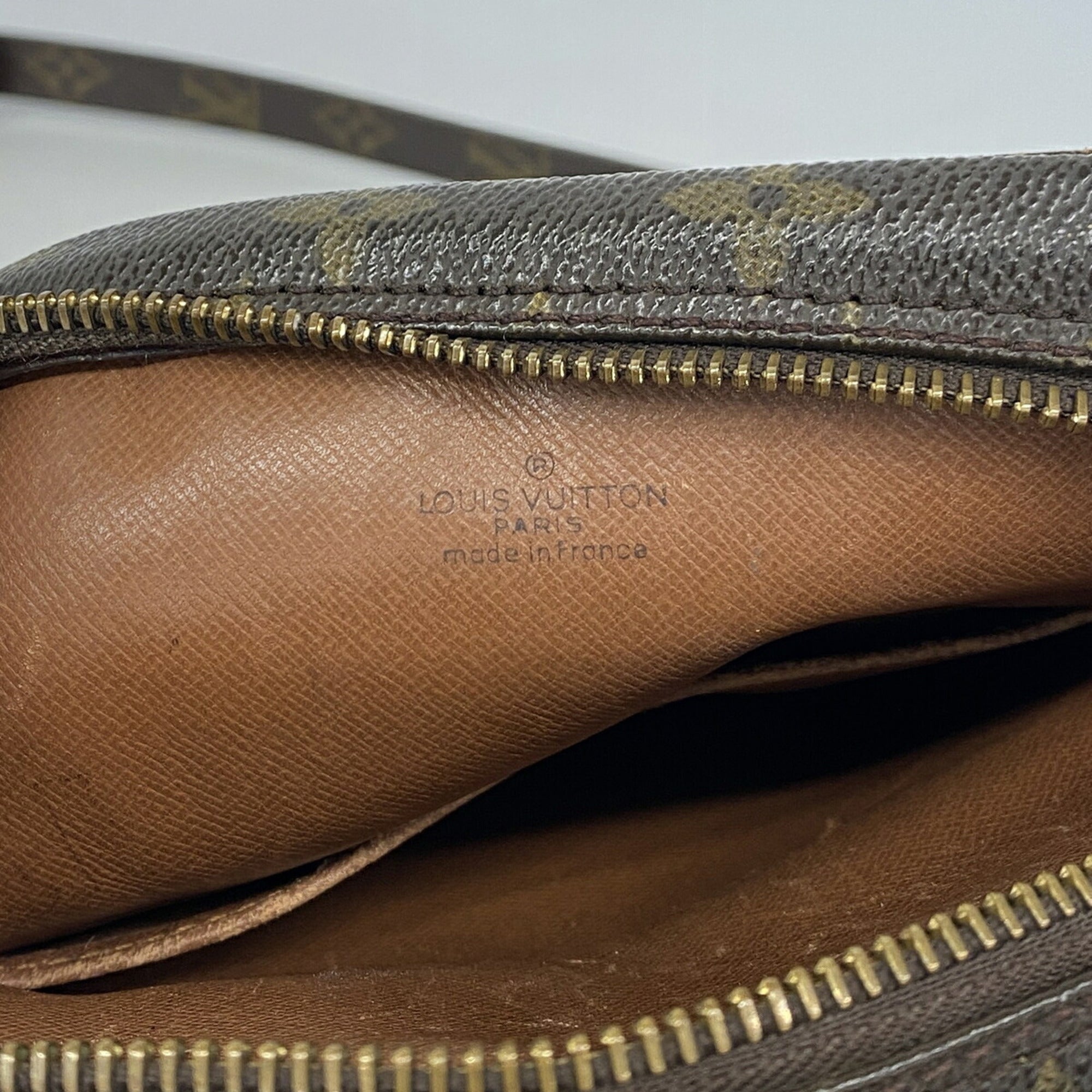 Louis Vuitton Brown Shoulder Bag (Pre-Owned)