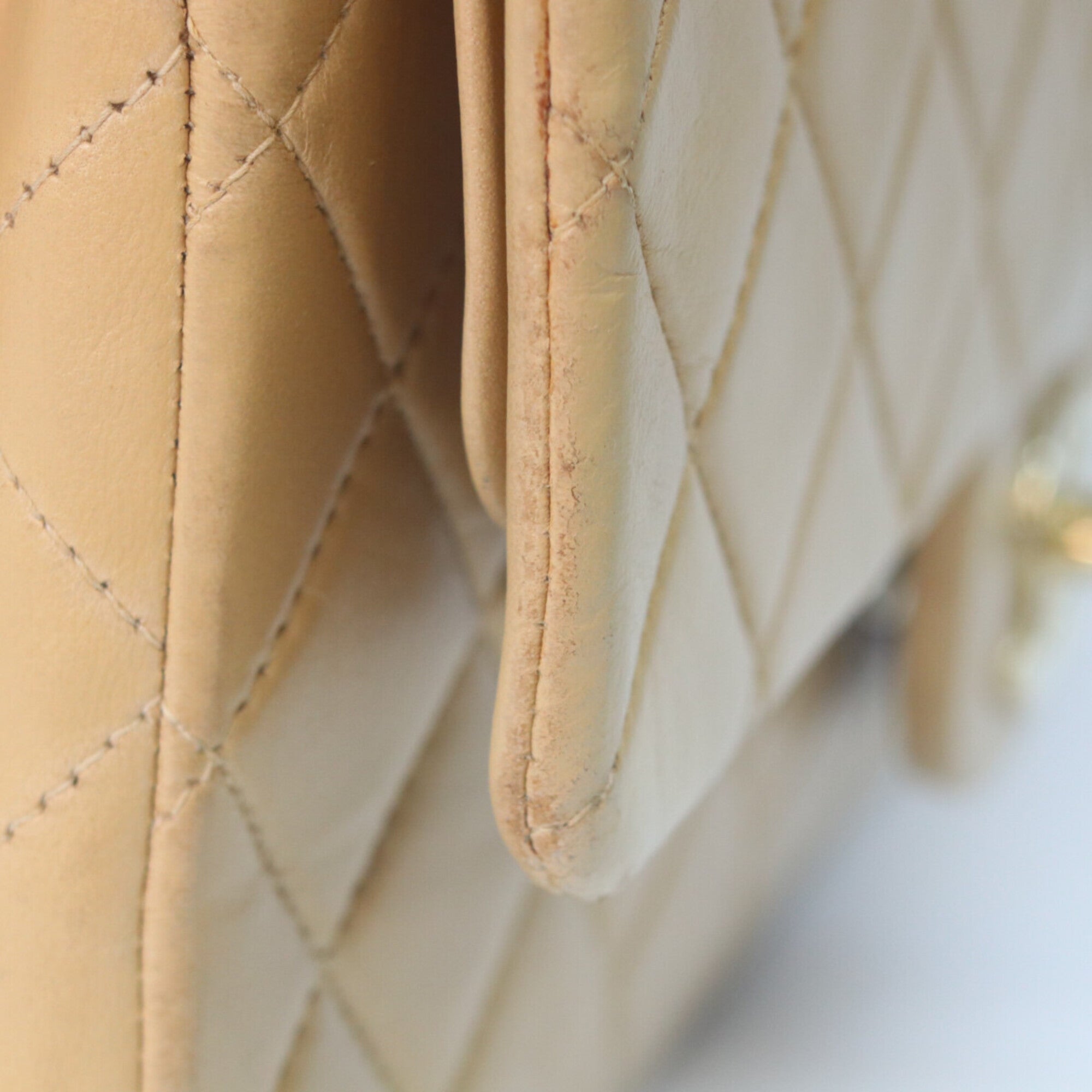 Chanel Beige Leather Shoulder Bag (Pre-Owned)