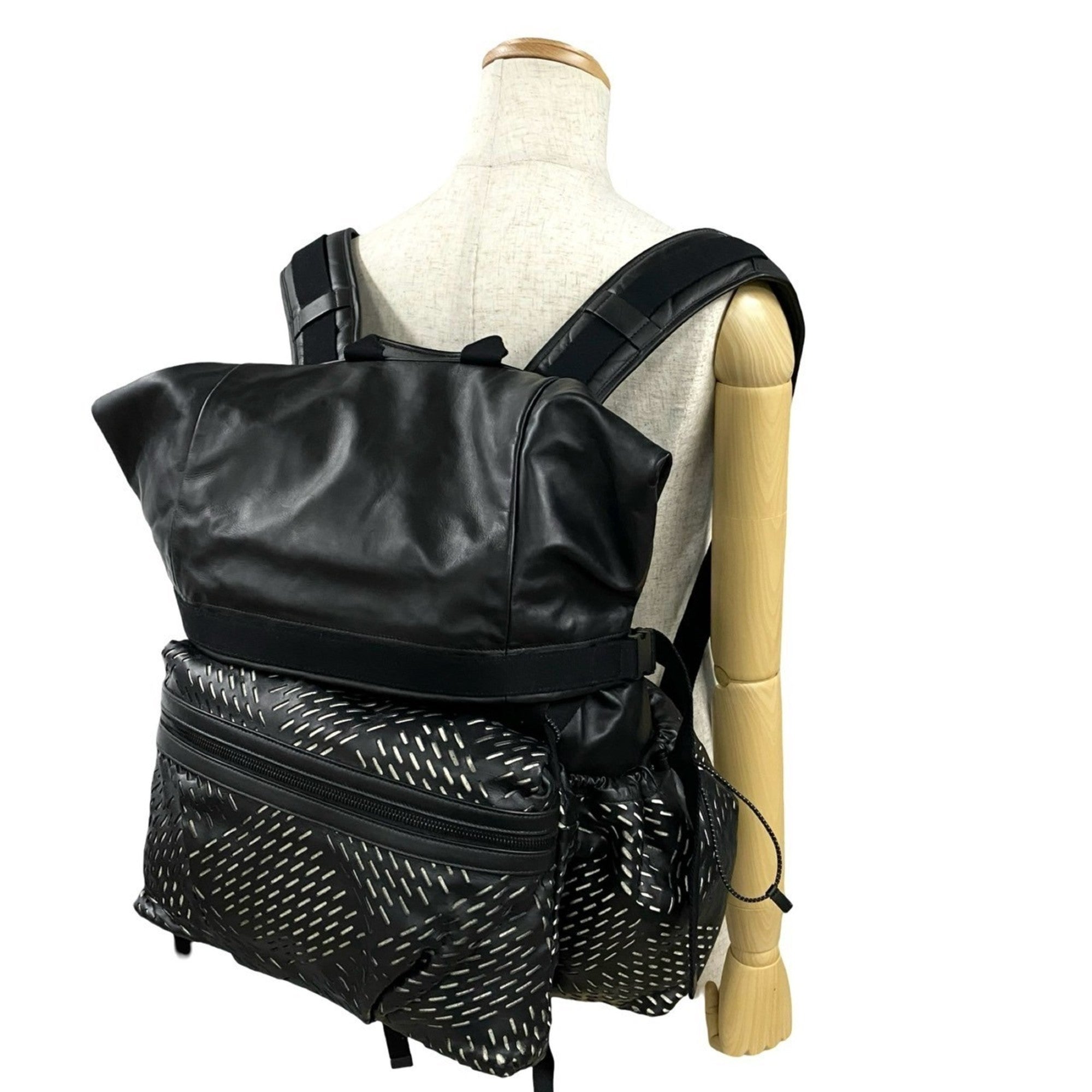 Bottega Veneta Black Leather Backpack (Pre-Owned)