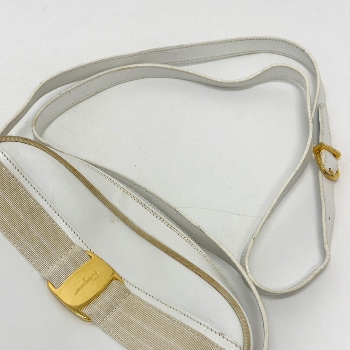 Salvatore Ferragamo White Leather Shoulder Bag (Pre-Owned)