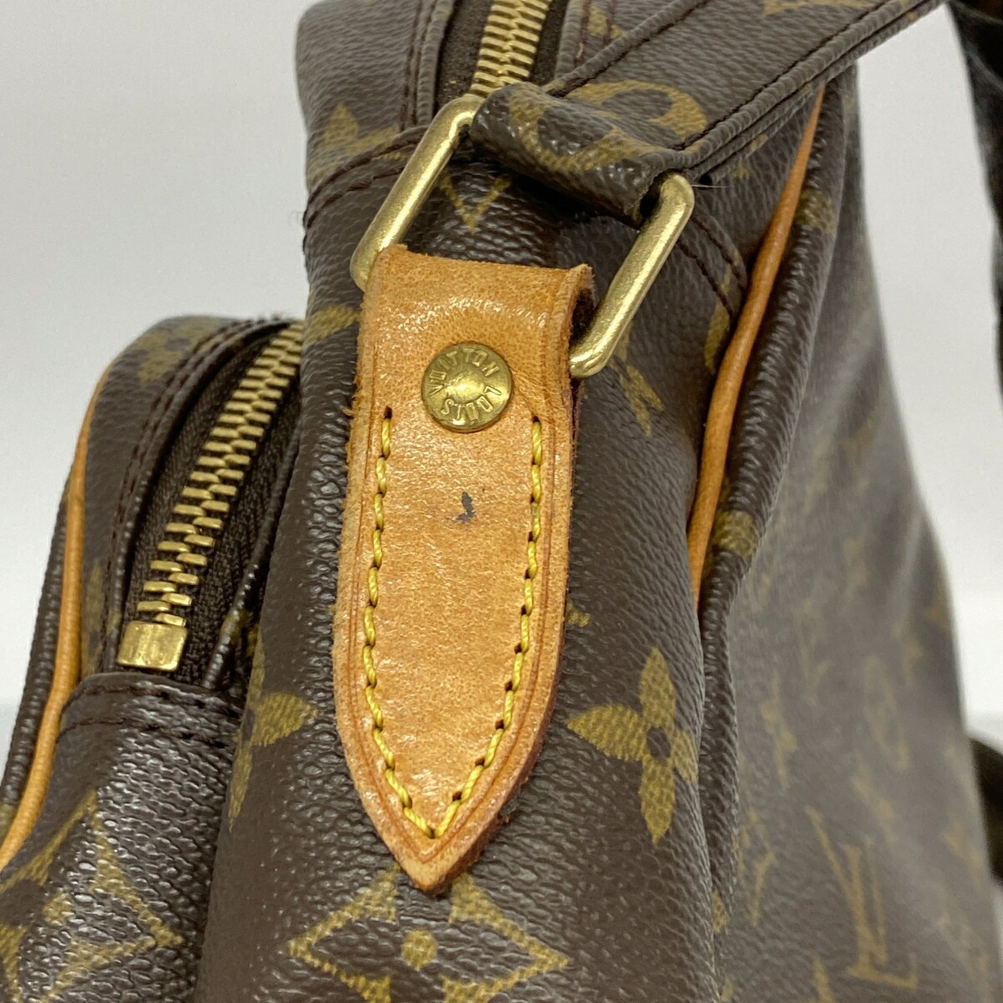 Louis Vuitton Brown Shoulder Bag (Pre-Owned)