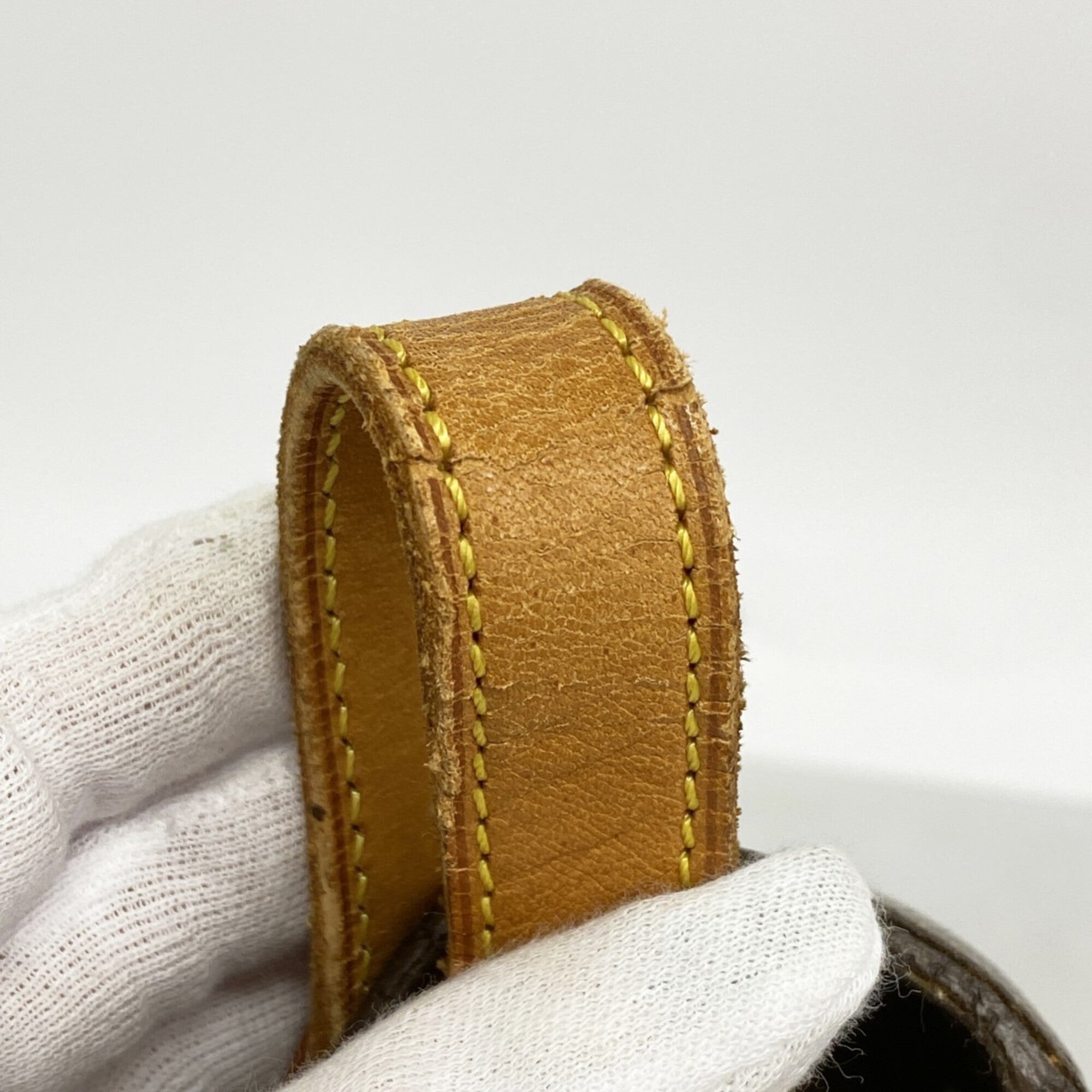 Louis Vuitton Brown Shoulder Bag (Pre-Owned)