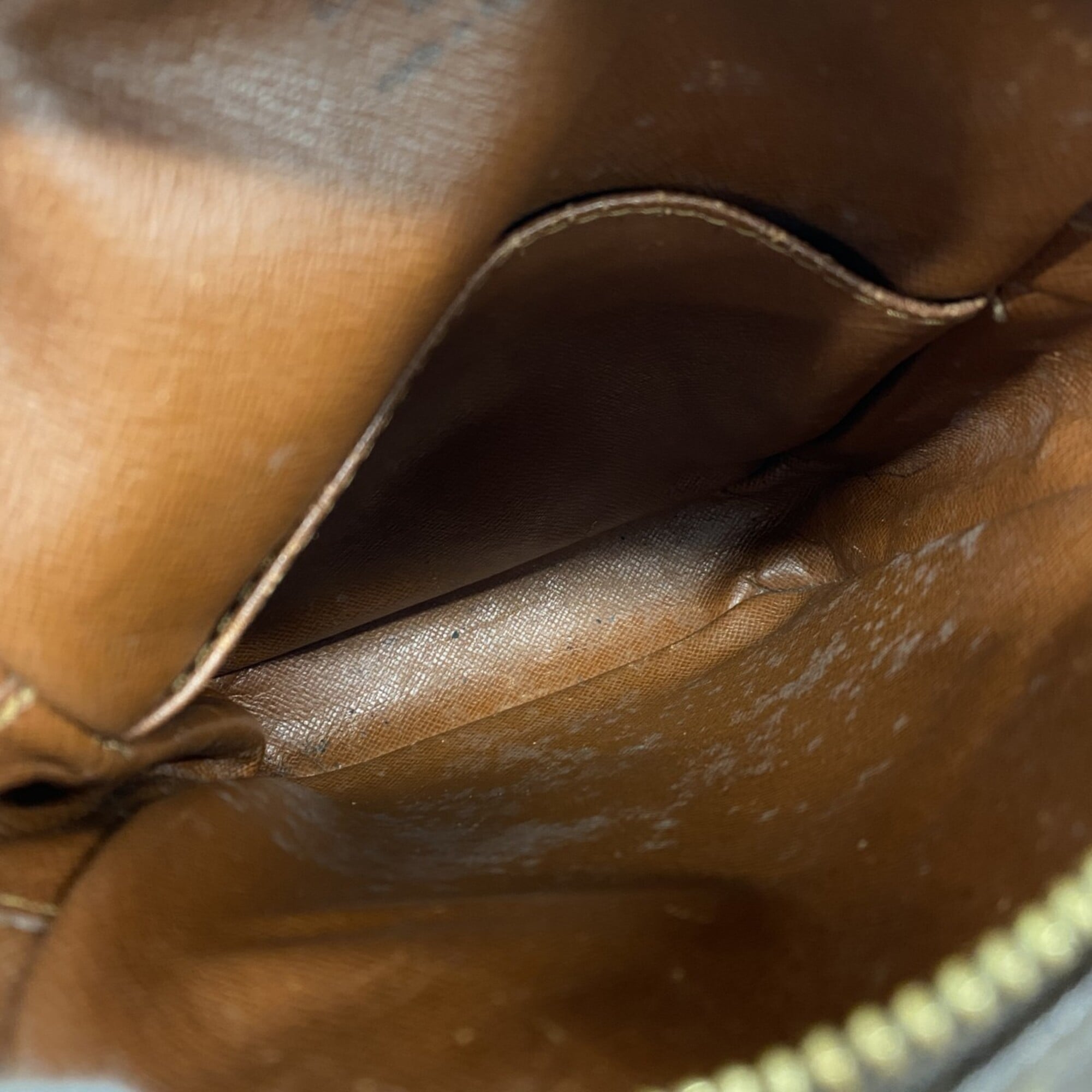 Louis Vuitton Brown Shoulder Bag (Pre-Owned)