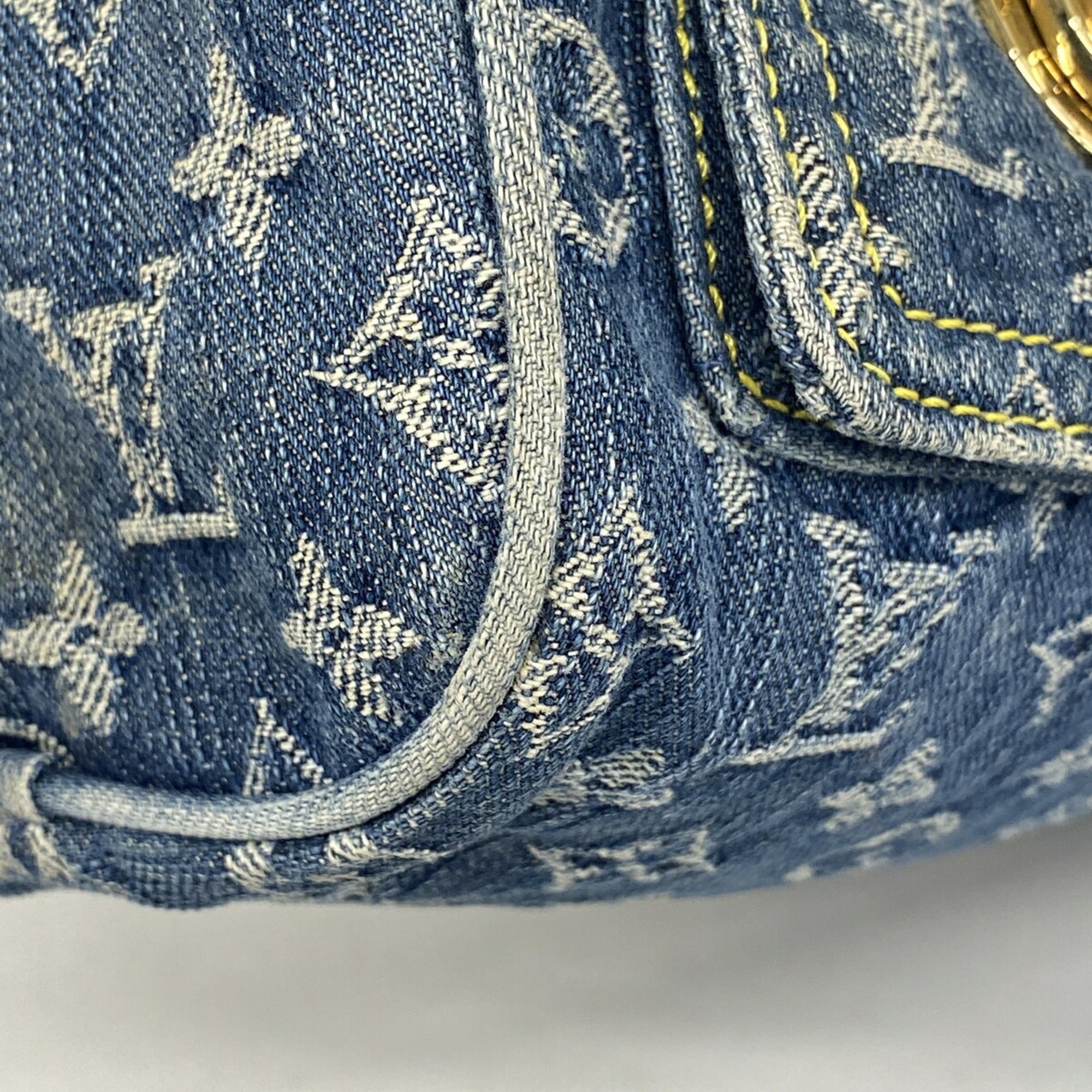 Louis Vuitton Blue Handbag (Pre-Owned)