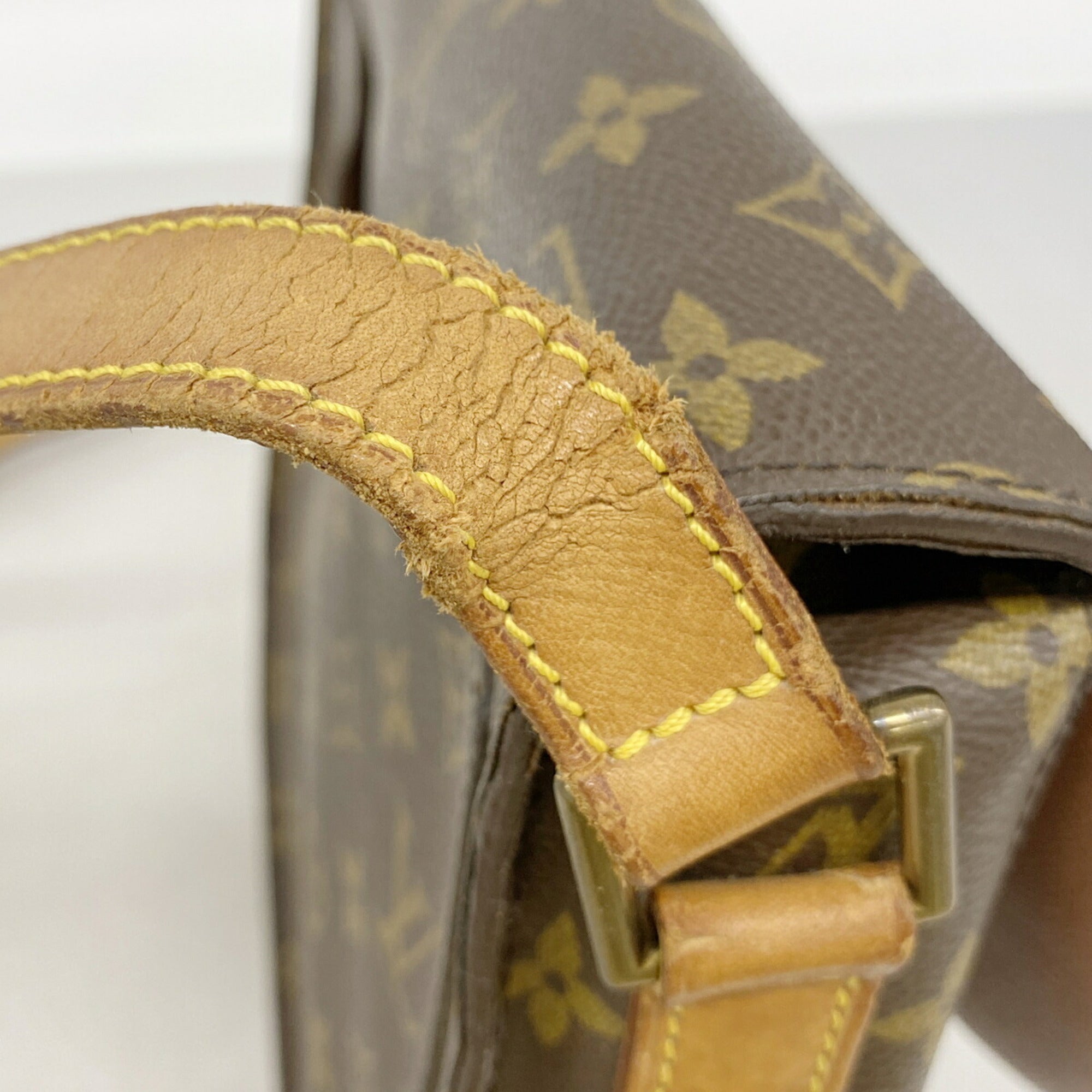 Louis Vuitton Brown Shoulder Bag (Pre-Owned)