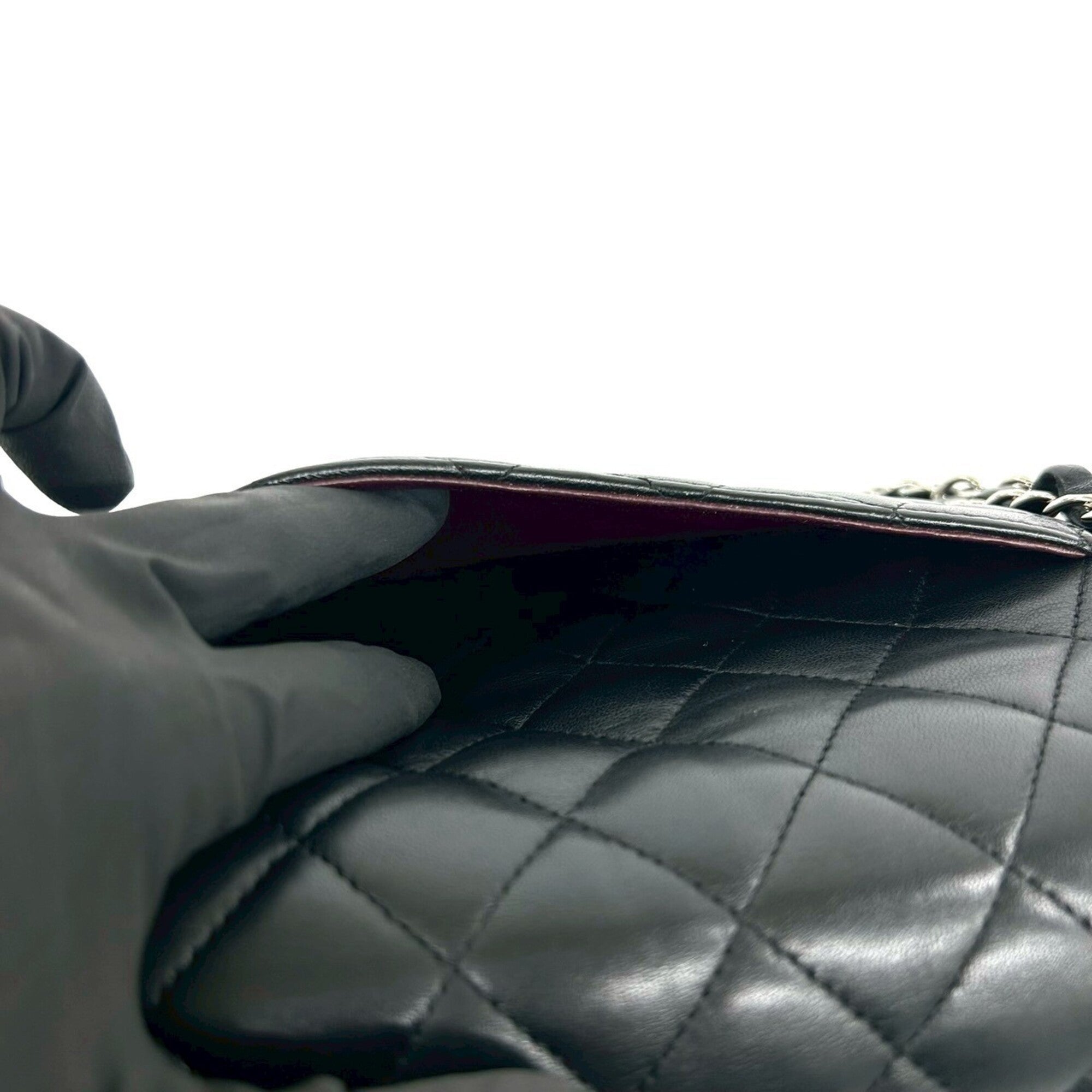Chanel Black Leather Pochette Shoulder Bag (Pre-Owned)