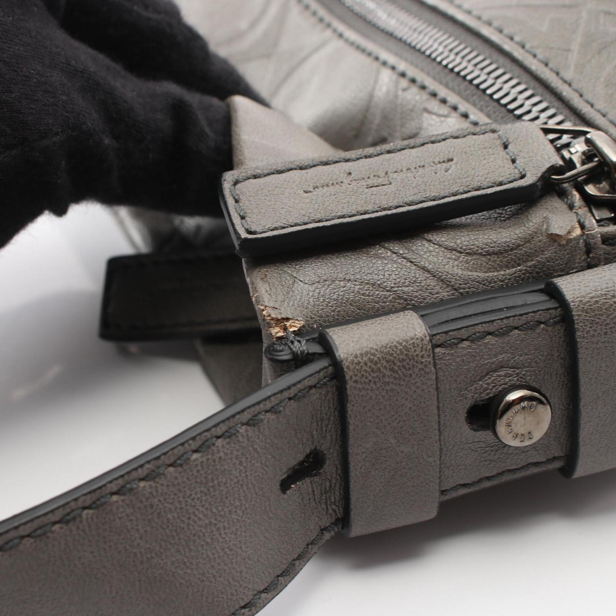 Salvatore Ferragamo Gray Leather Handbag Shoulder Bag (Pre-Owned)