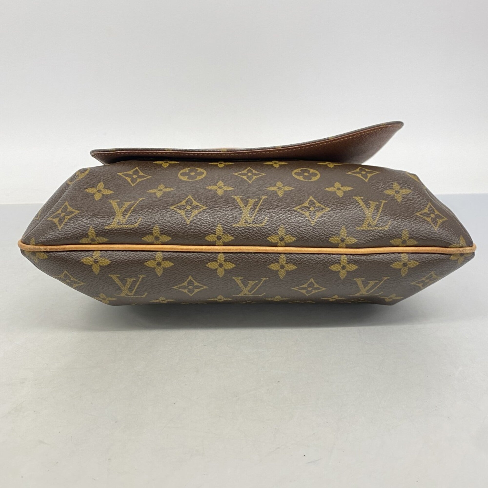 Louis Vuitton Brown Shoulder Bag (Pre-Owned)