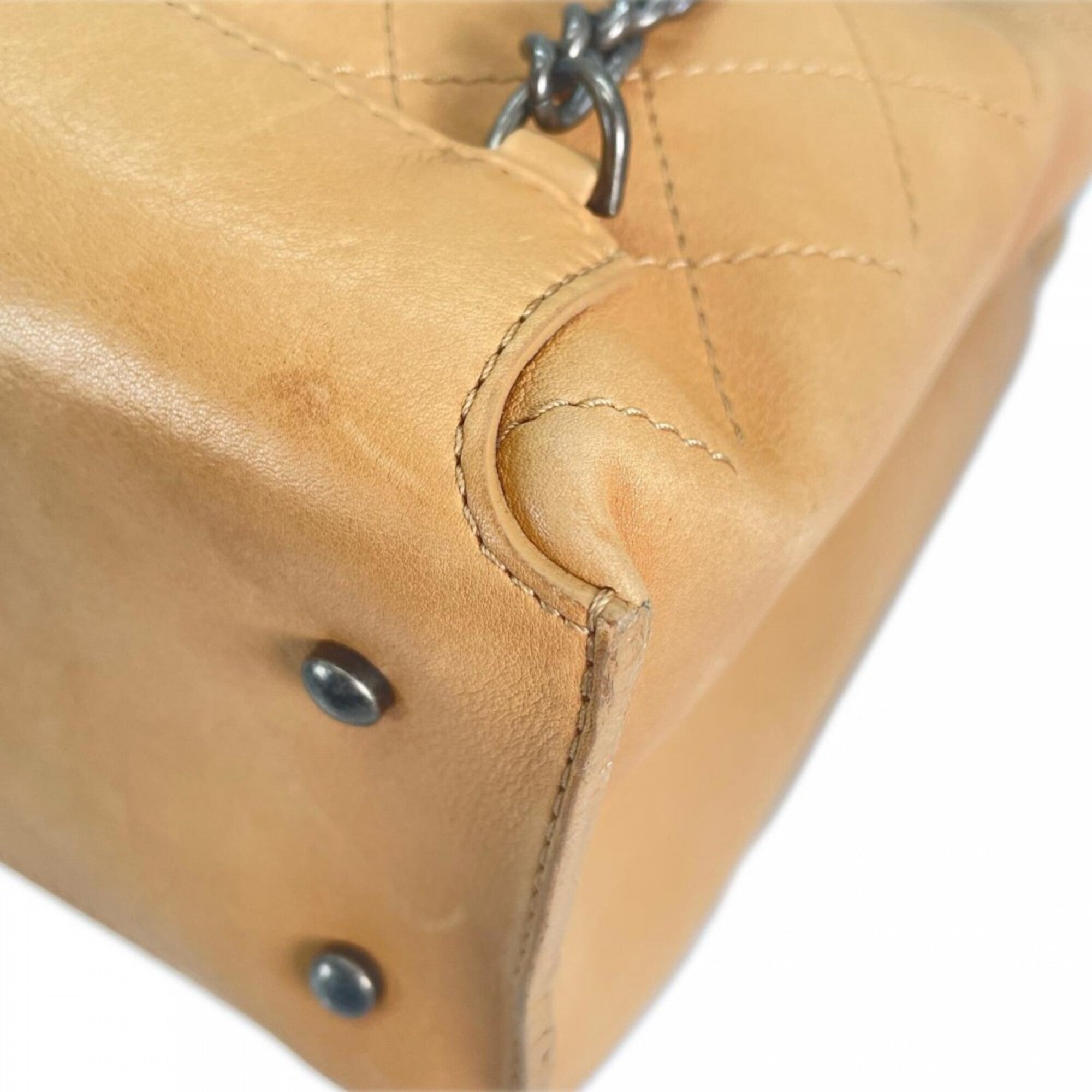Chanel Beige Leather Handbag (Pre-Owned)