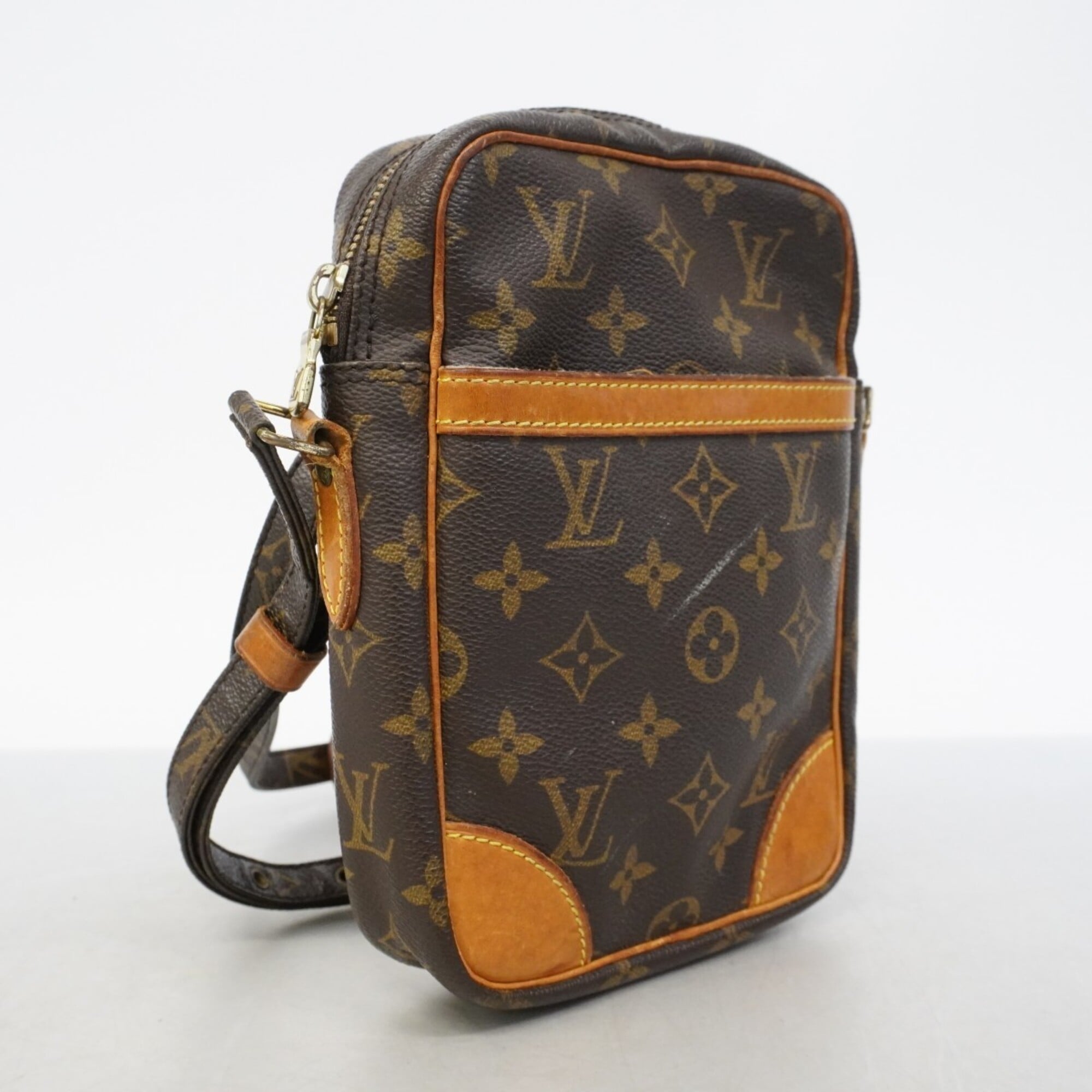 Louis Vuitton Brown Shoulder Bag (Pre-Owned)
