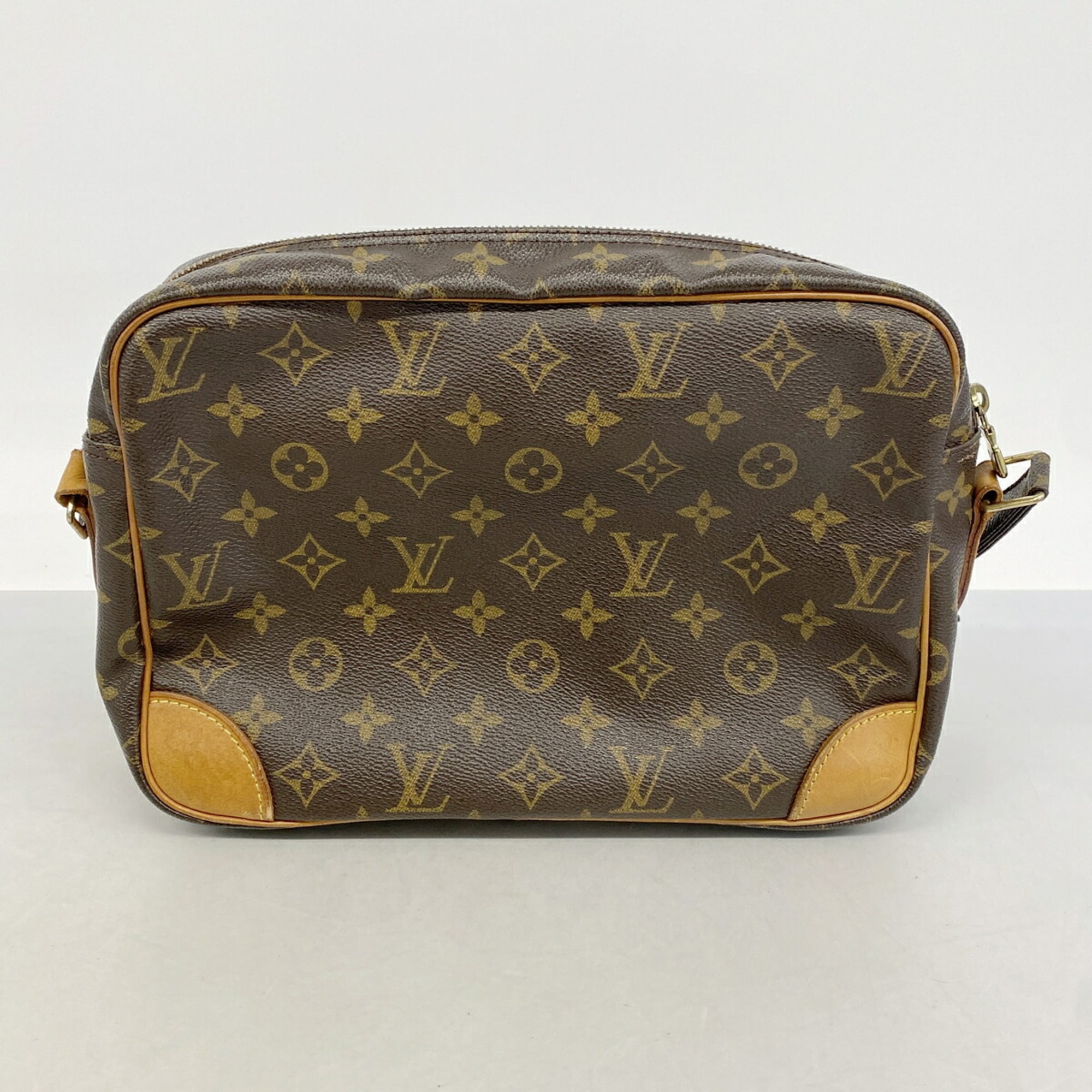 Louis Vuitton Brown Shoulder Bag (Pre-Owned)