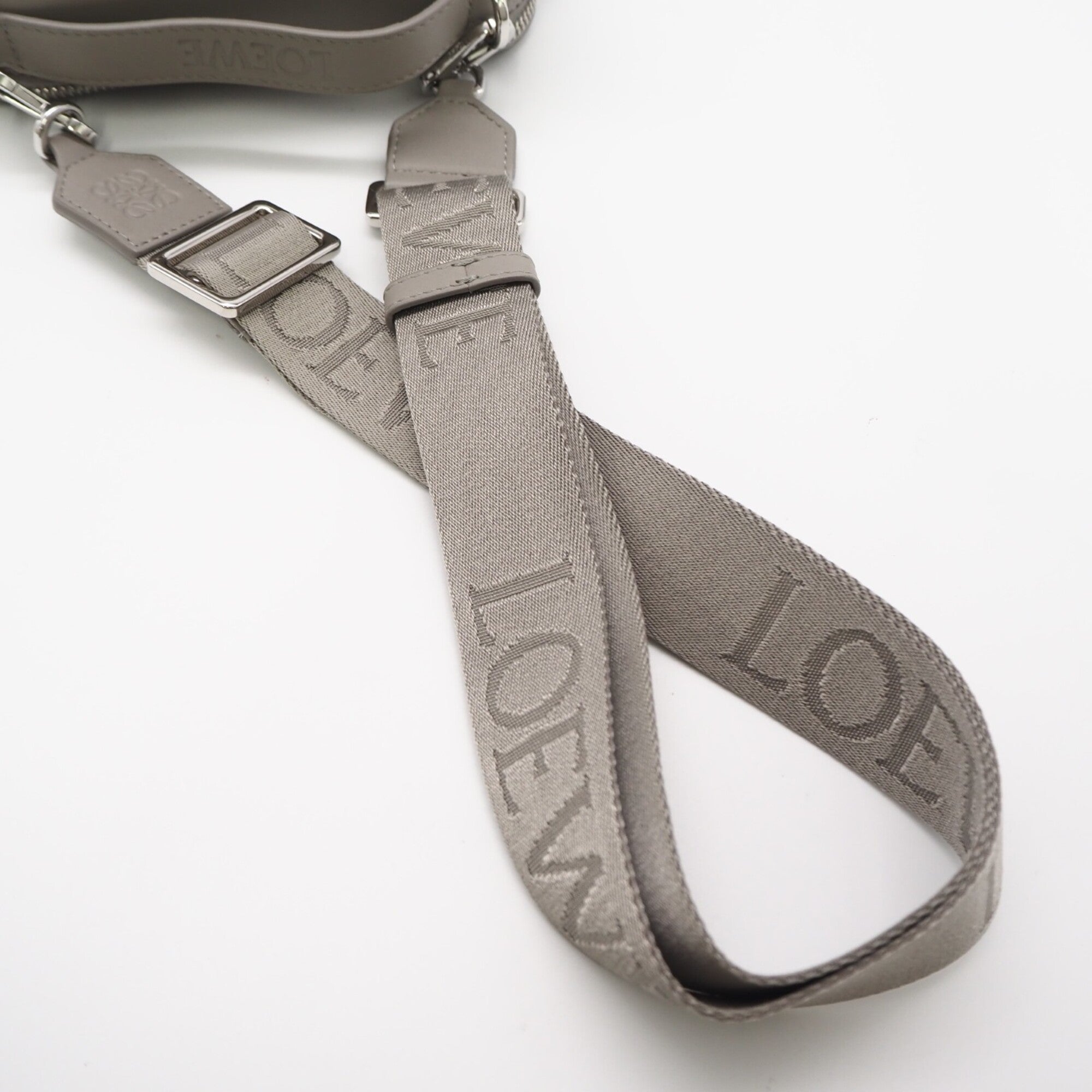 Loewe Gray Leather Shoulder Bag (Pre-Owned)