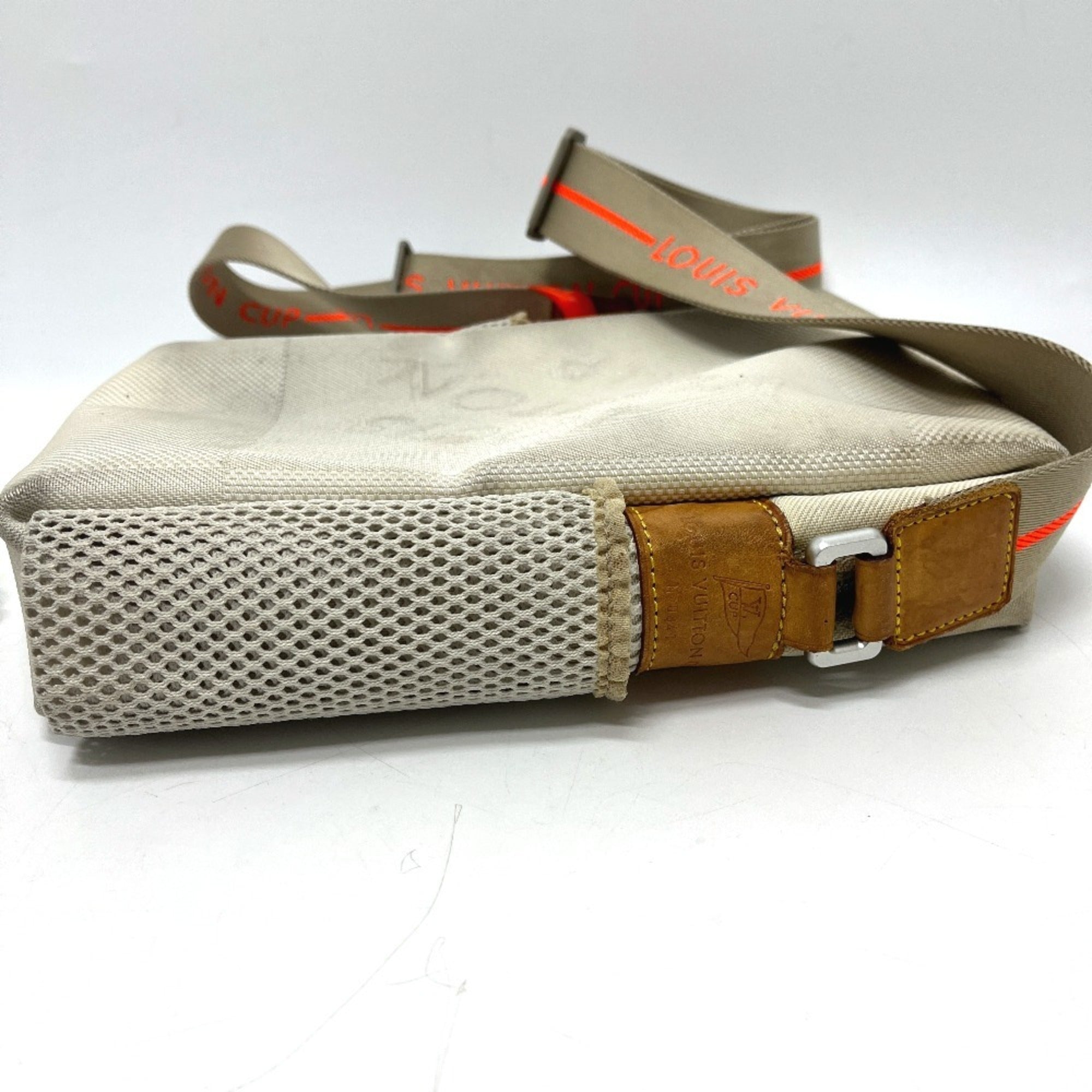 Louis Vuitton White Damier Geant Canvas Pochette Shoulder Bag (Pre-Owned)