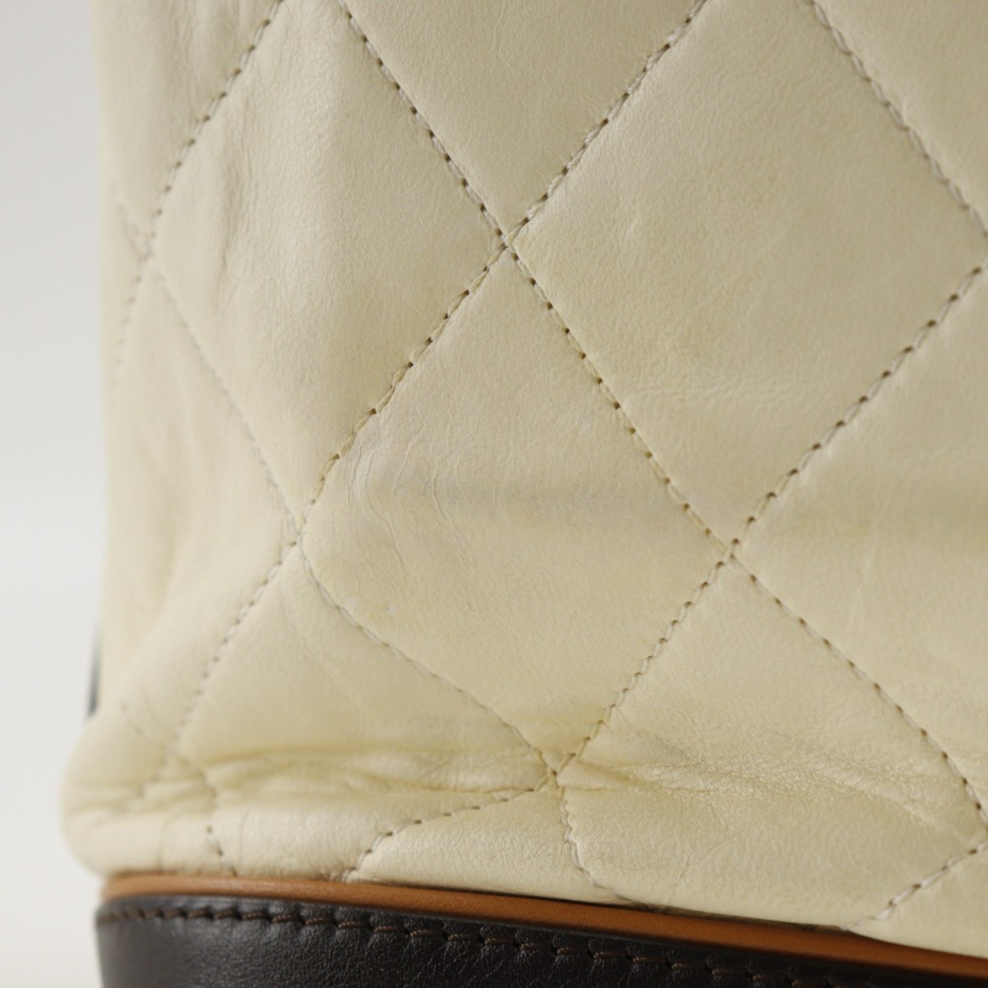Chanel Ivory Leather Tote Bag (Pre-Owned)