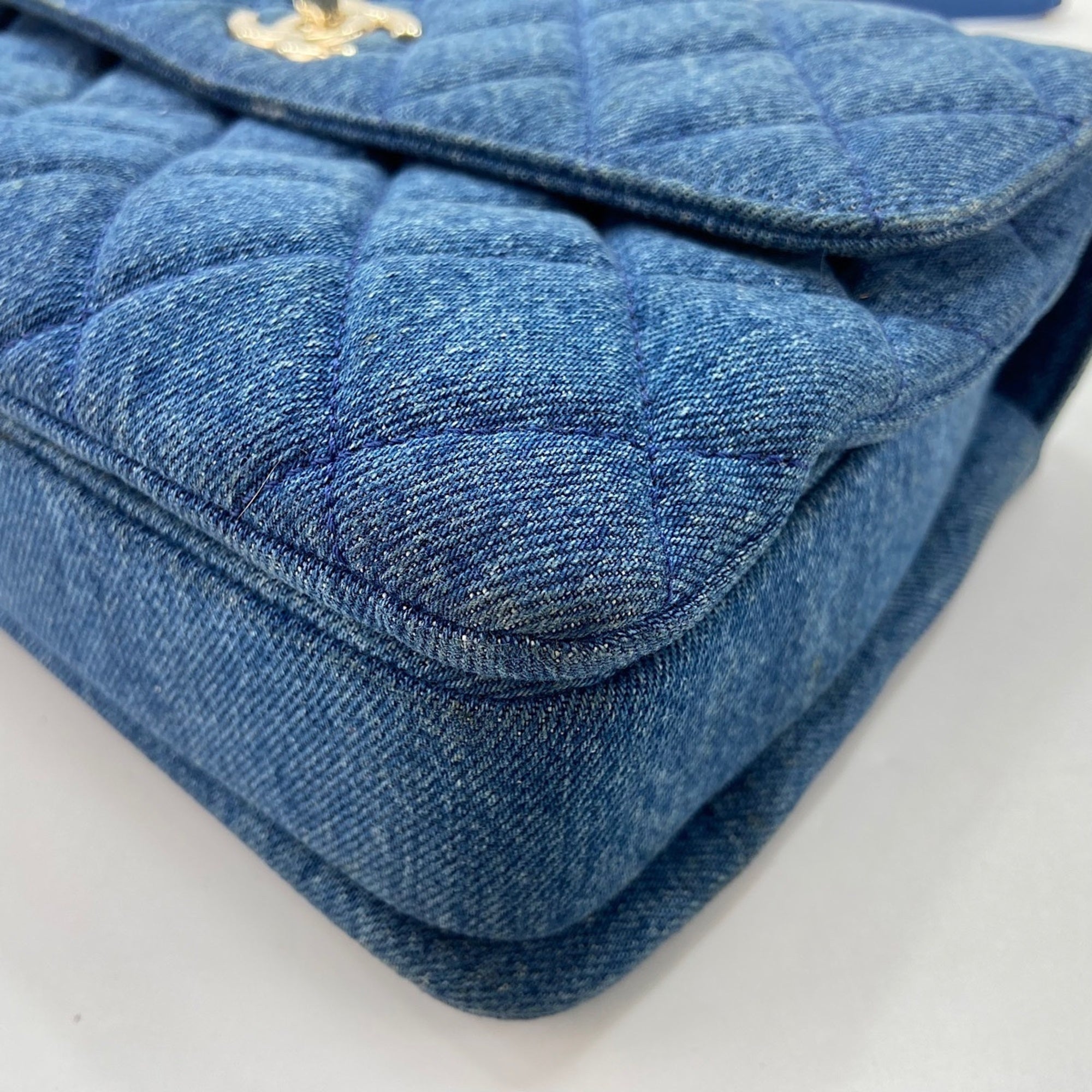Chanel Blue Denim Handbag (Pre-Owned)