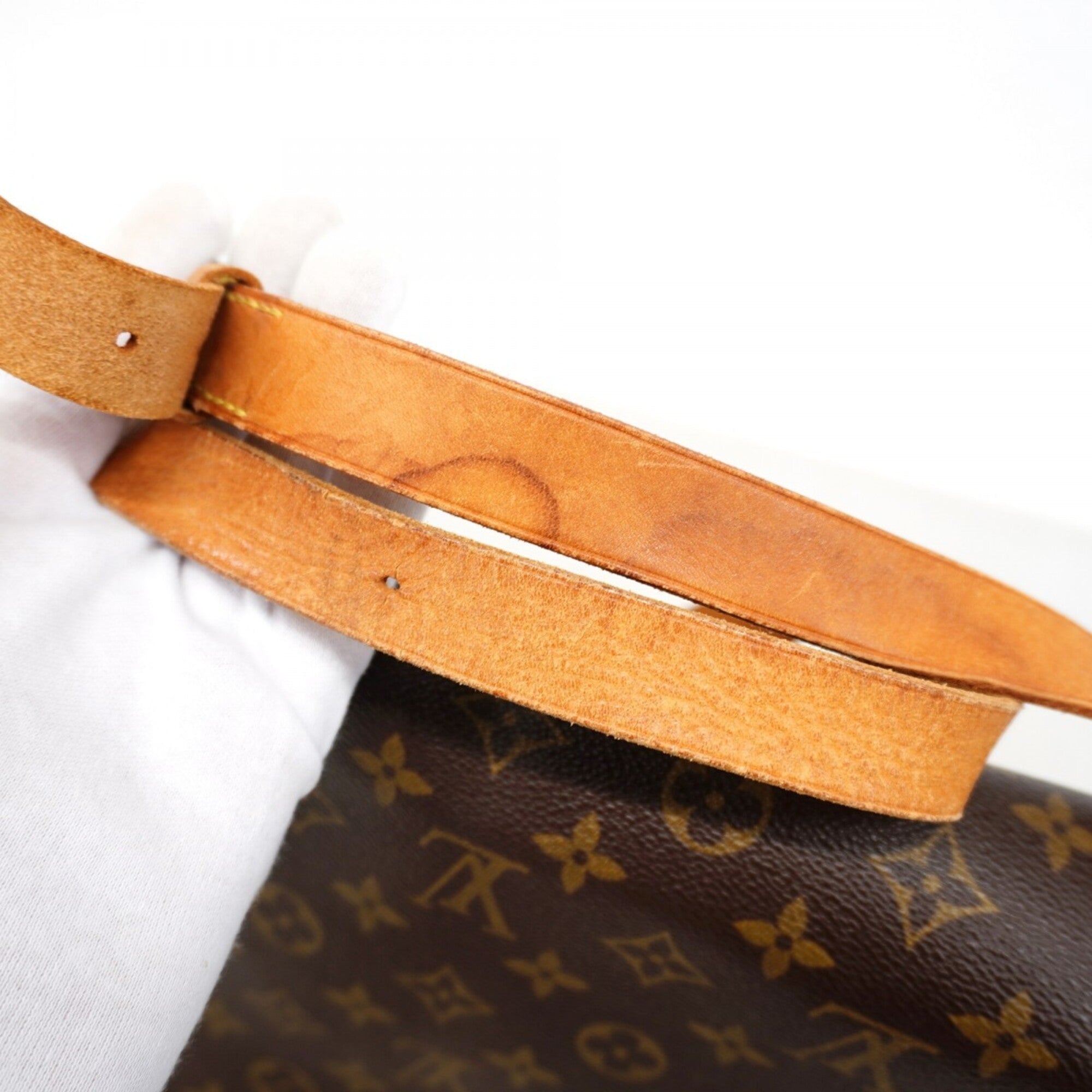Louis Vuitton Brown Shoulder Bag (Pre-Owned)
