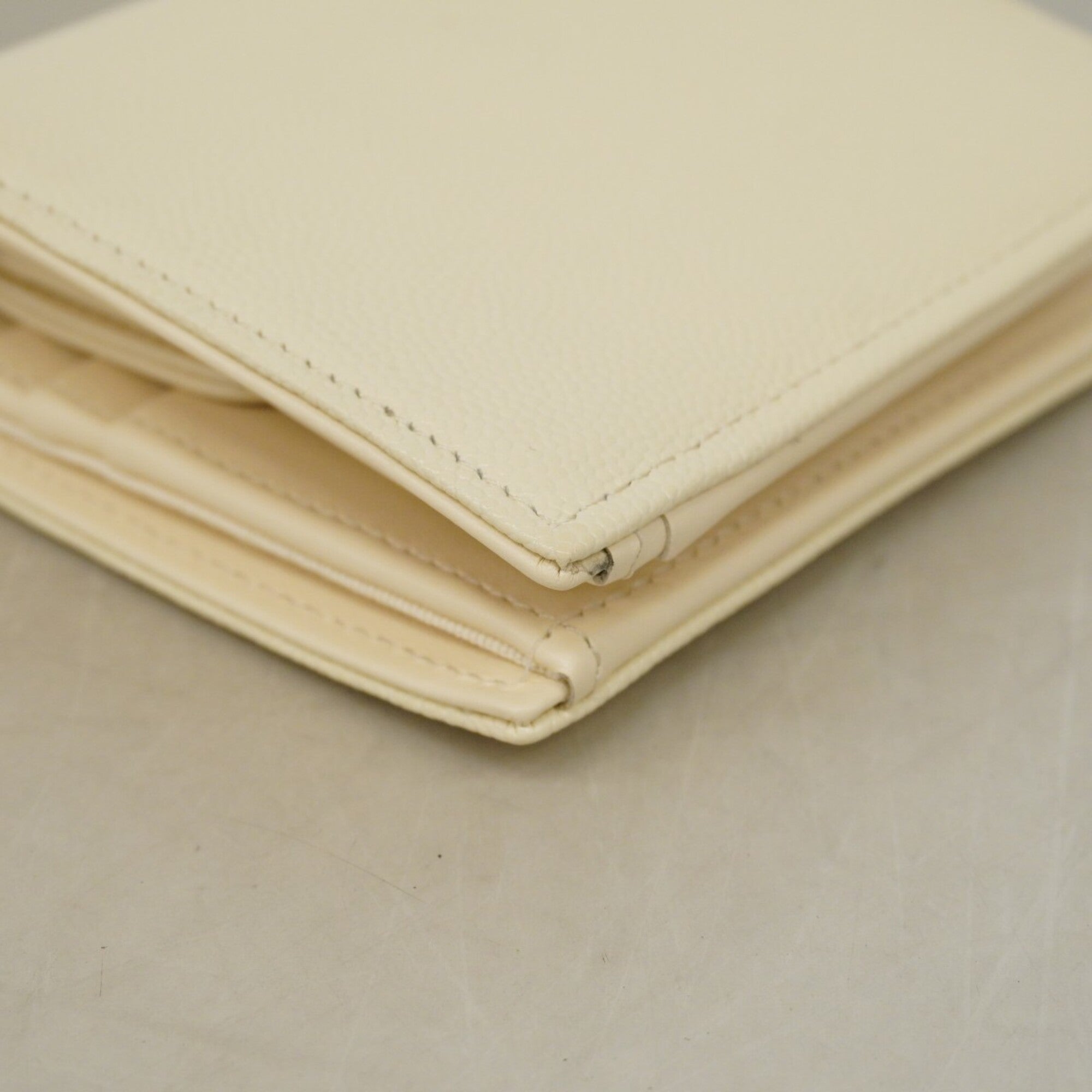 Chanel White Grained Calfskin Wallet (Bi-Fold) (Pre-Owned)