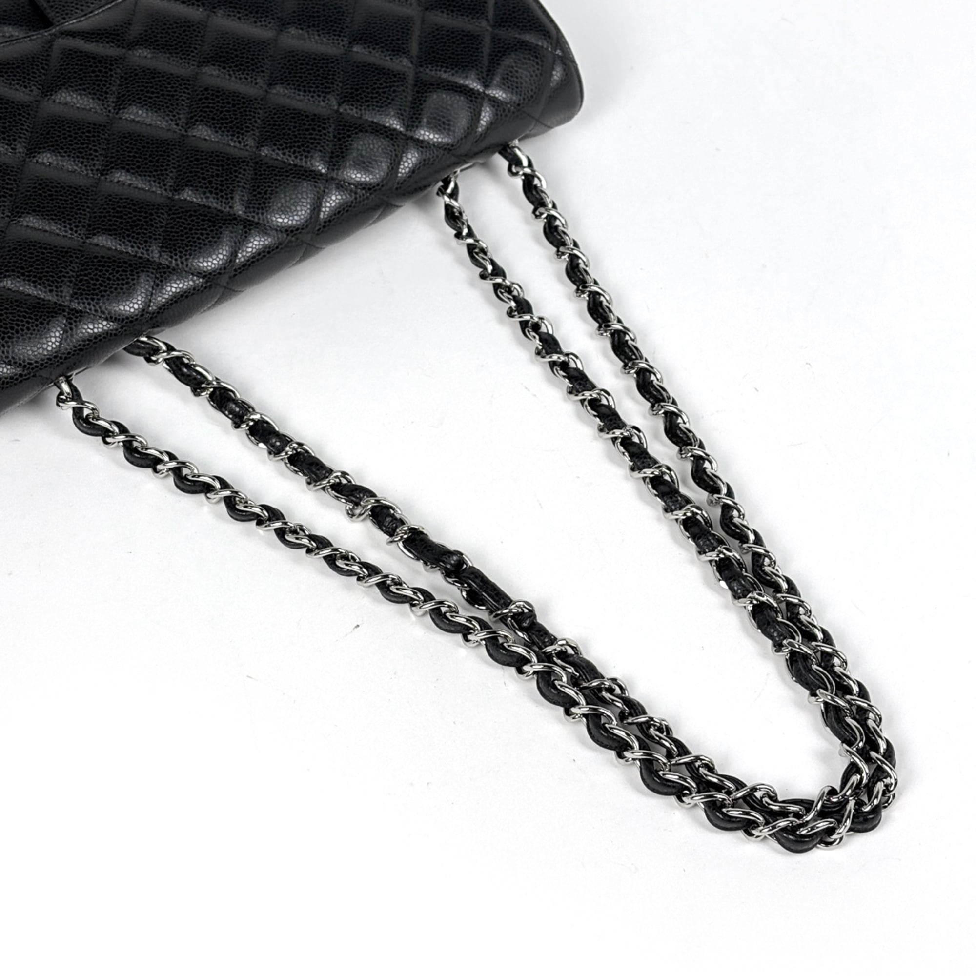 Chanel Matelasse Black Grained Calfskin Shoulder Bag (Pre-Owned)