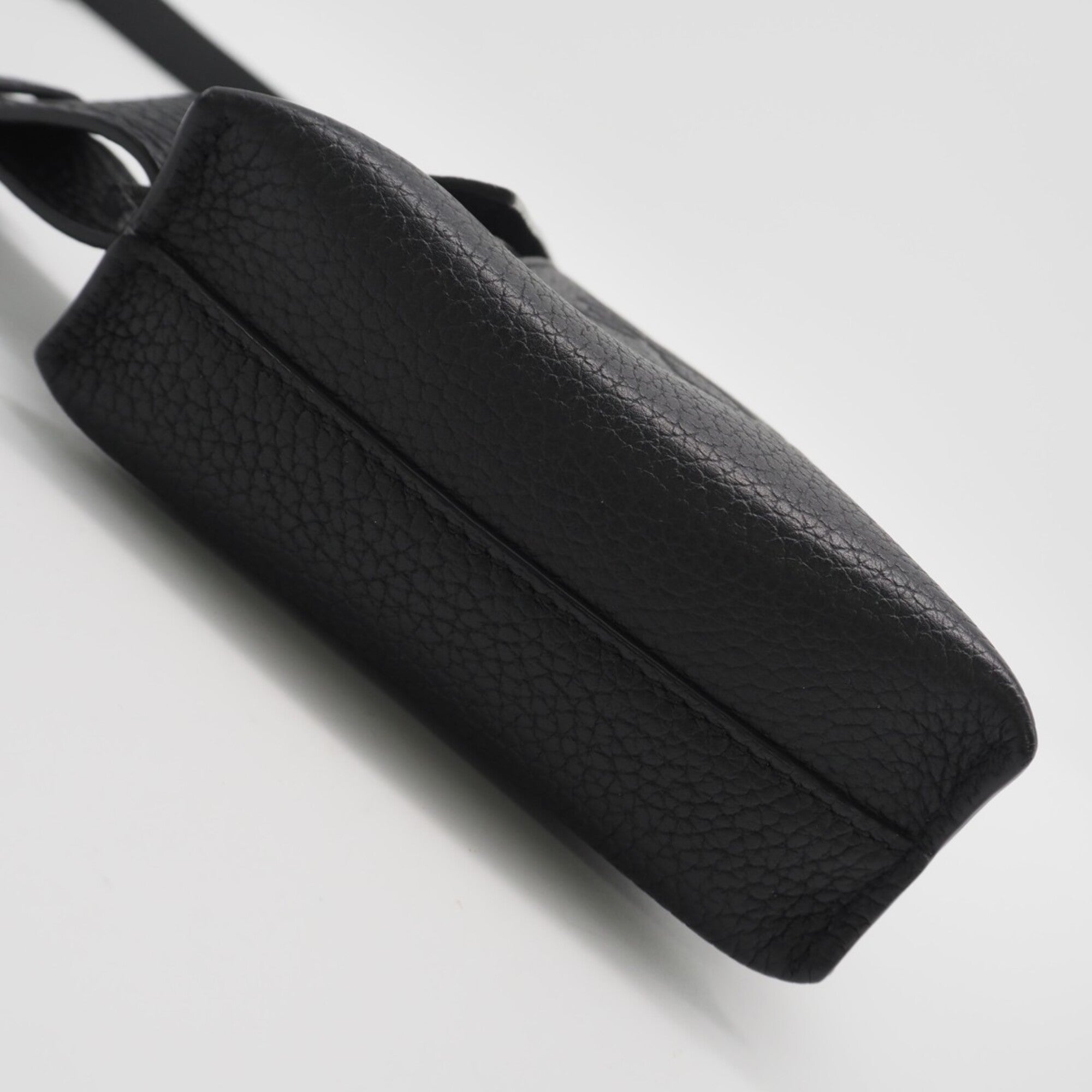 Loewe Black Leather Shoulder Bag Sling Bag (Pre-Owned)