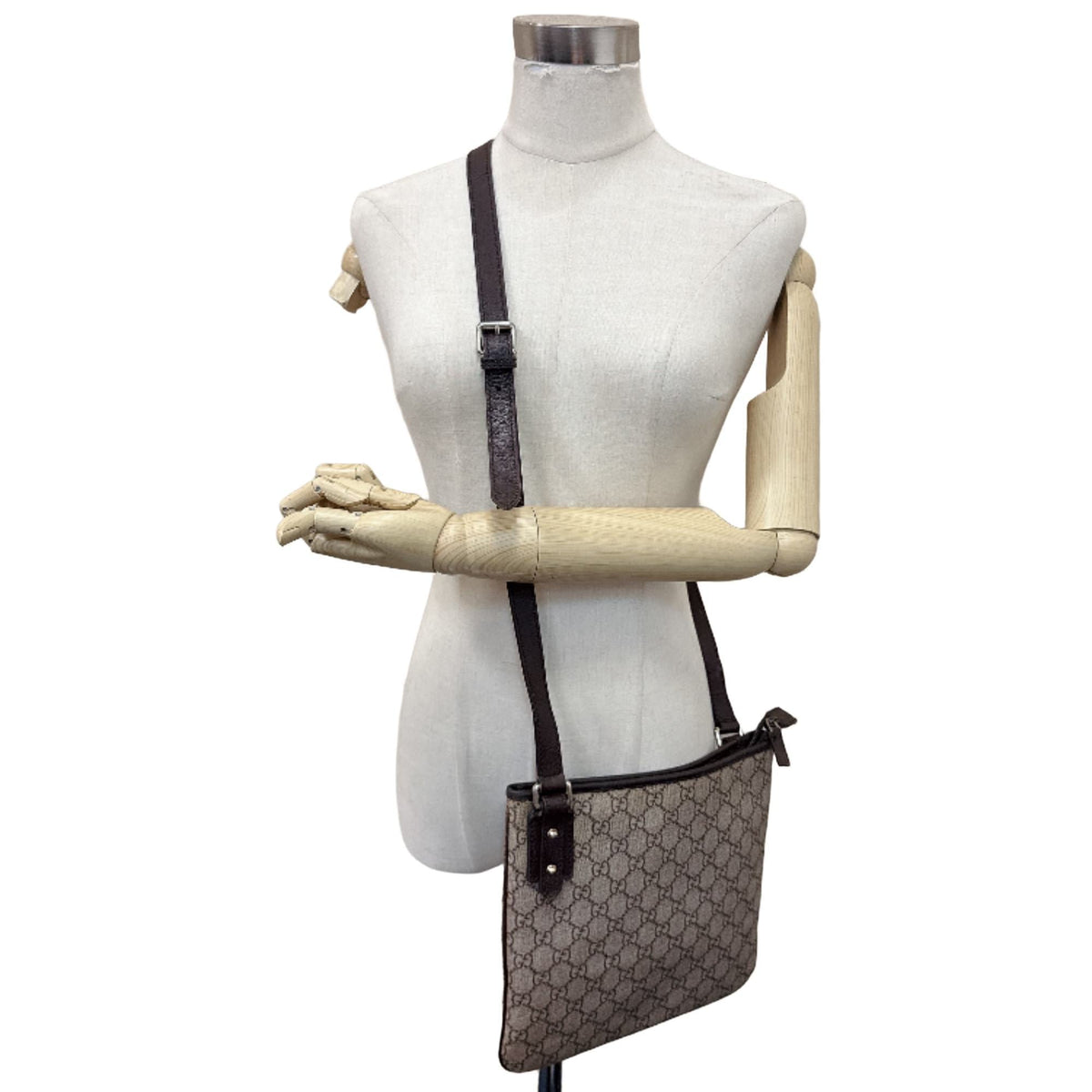 Gucci Gg Canvas Brown Pvc Shoulder Bag (Pre-Owned)