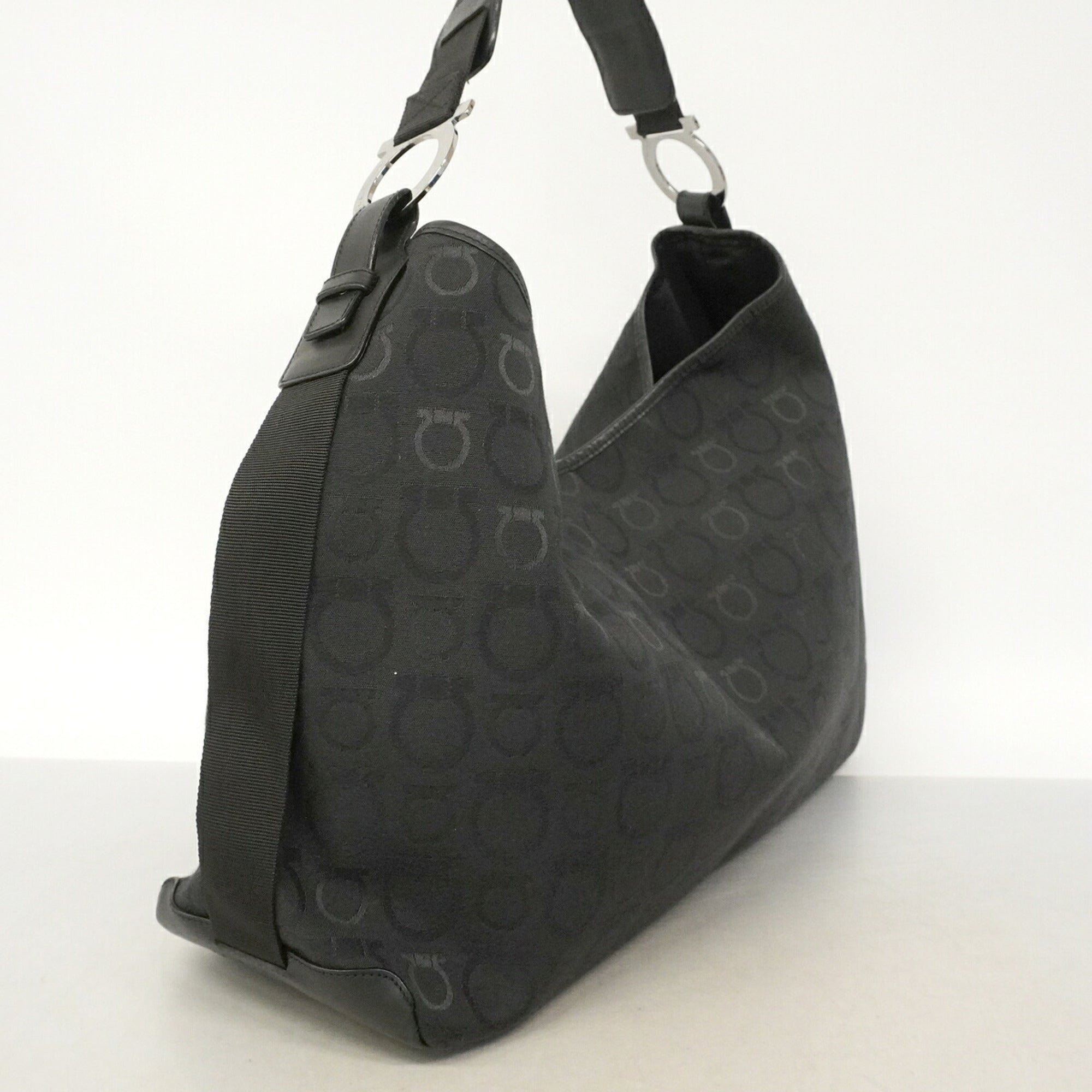 Salvatore Ferragamo Black Canvas Shoulder Bag (Pre-Owned)