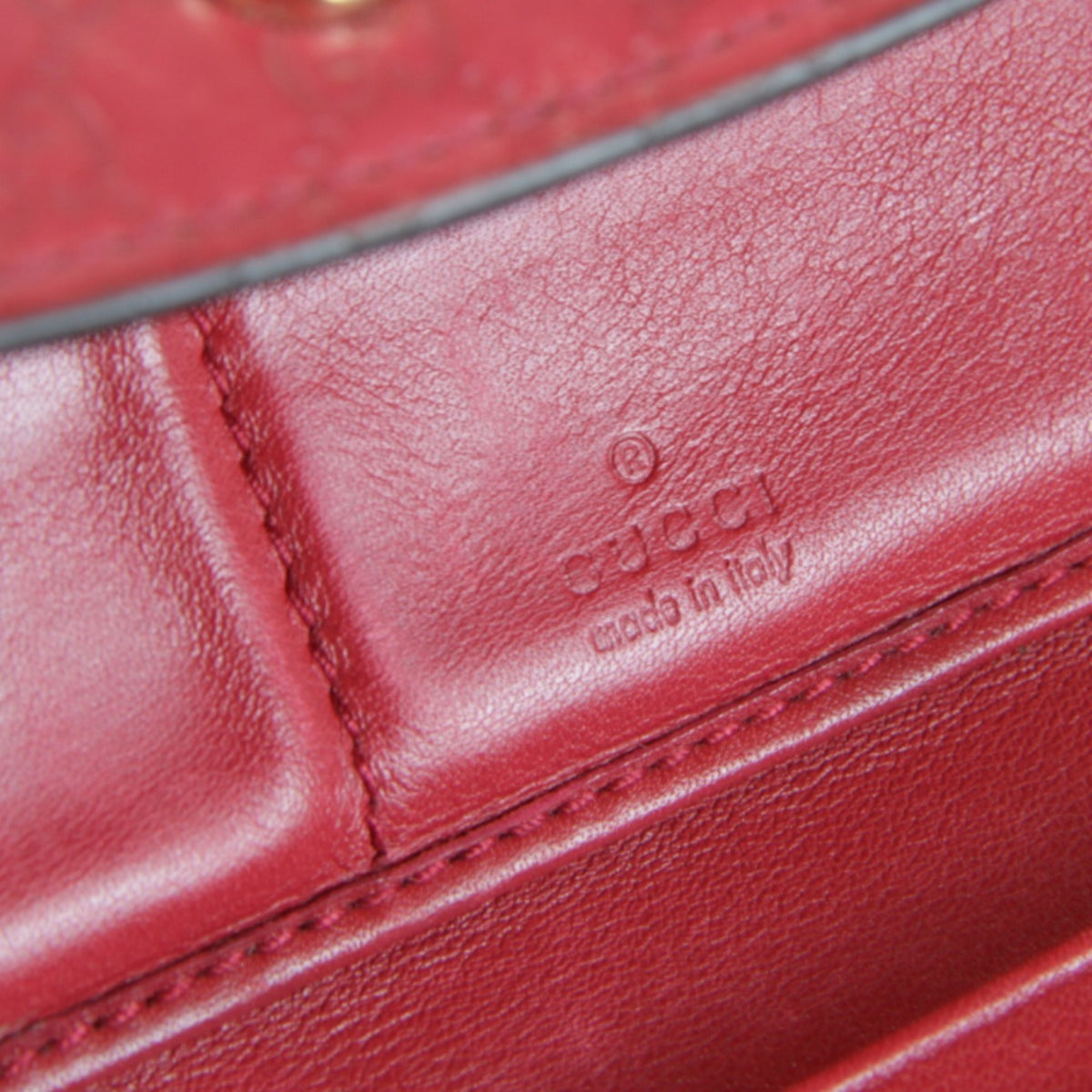 Gucci Red Color Leather Long Wallet (Bi-Fold) (Pre-Owned)
