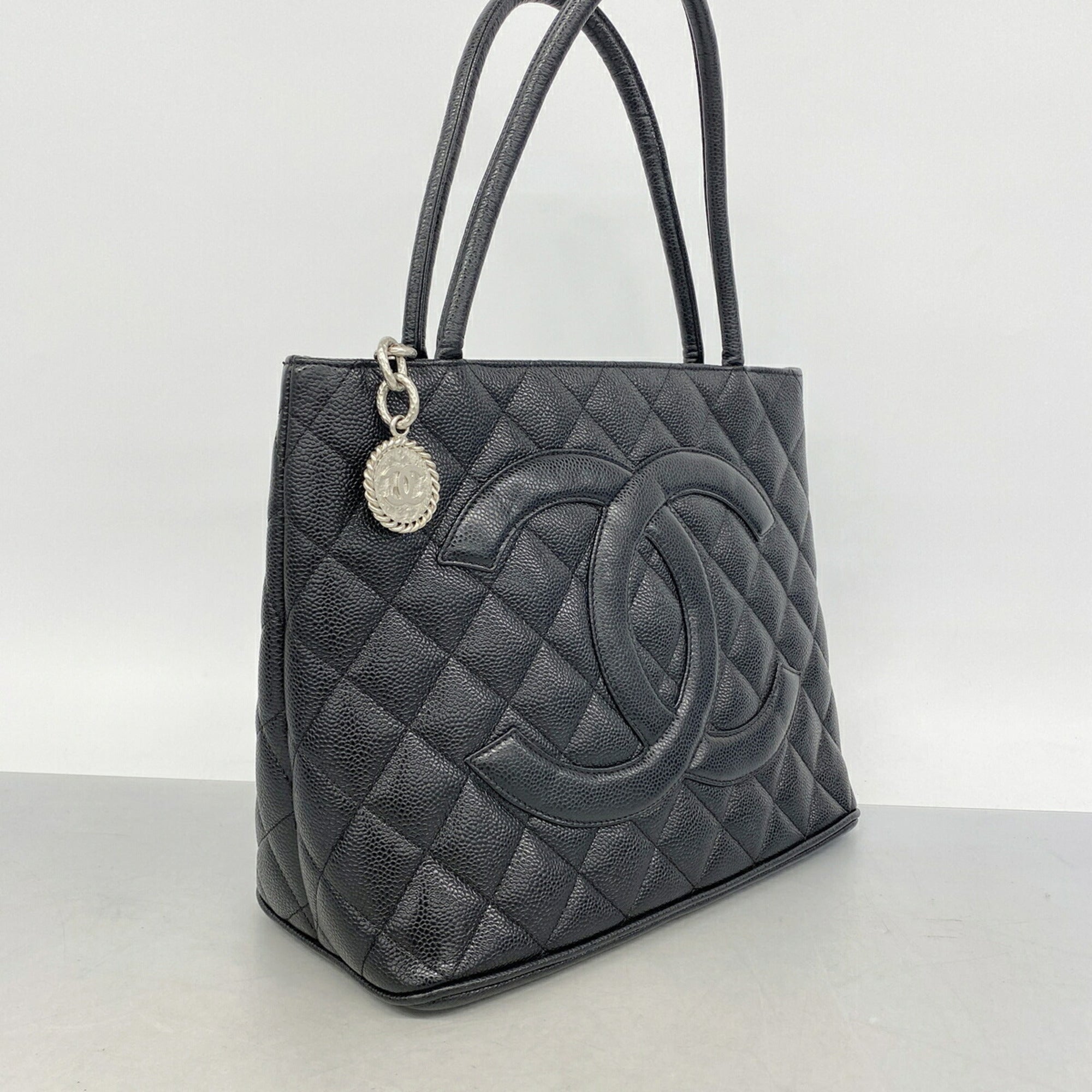 Chanel Black Grained Calfskin Tote Bag (Pre-Owned)