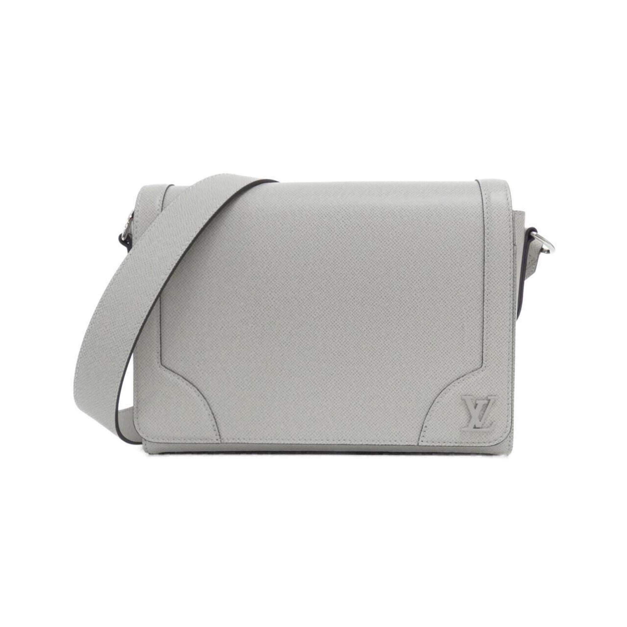 Louis Vuitton Beige Taiga Leather Shoulder Bag (Pre-Owned)