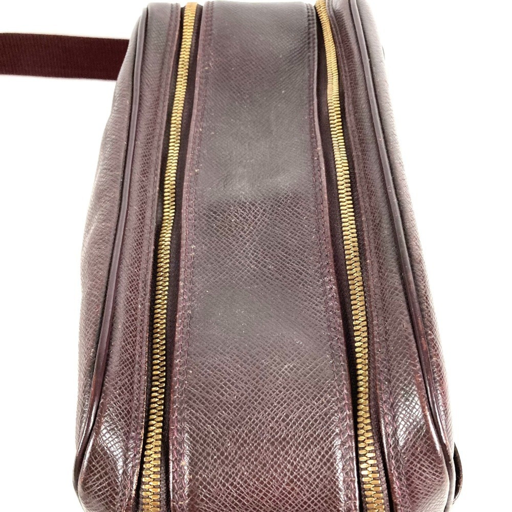 Louis Vuitton Purple Taiga Leather Shoulder Bag (Pre-Owned)