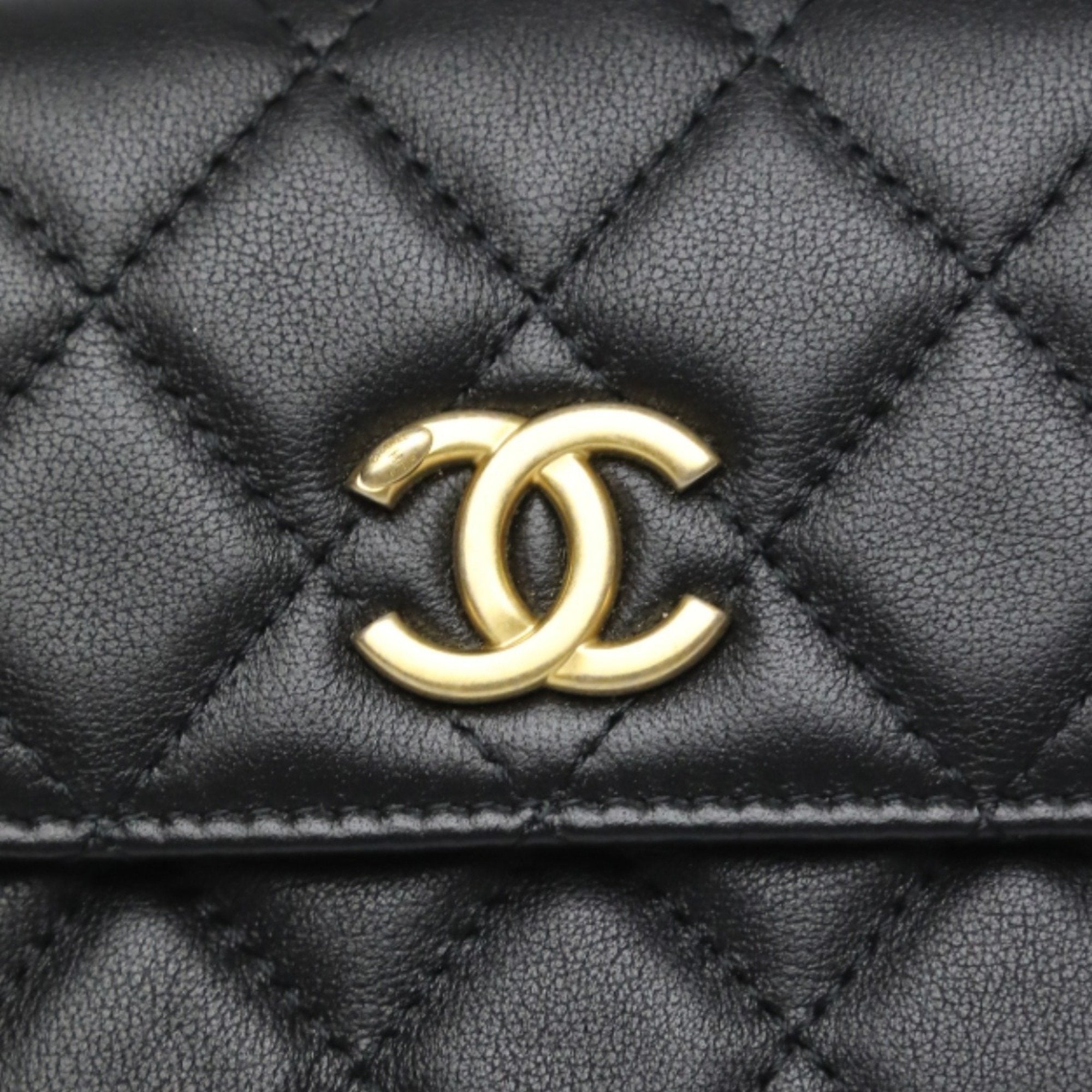 Chanel Matelasse Black Leather Shoulder Bag (Pre-Owned)