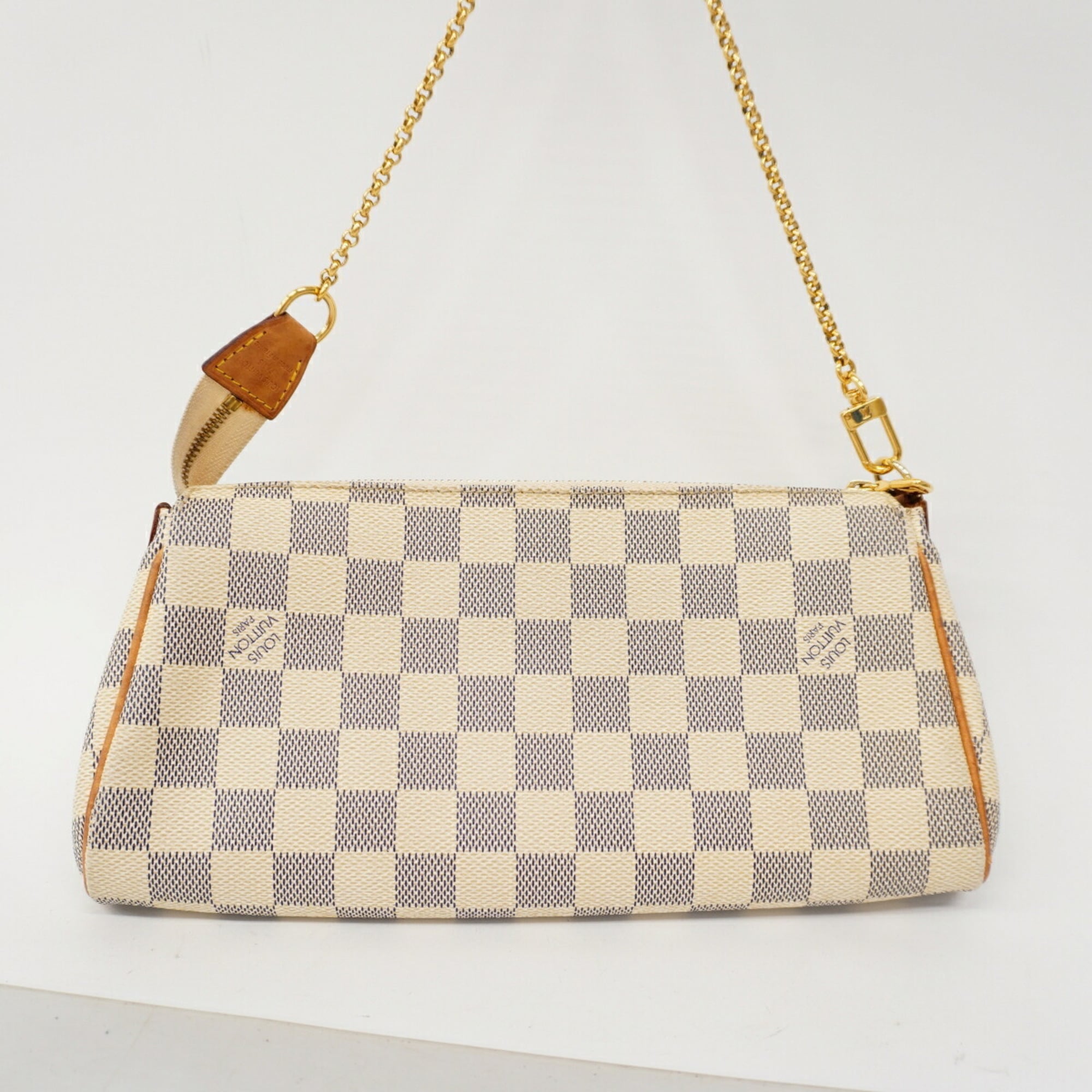 Louis Vuitton White Handbag (Pre-Owned)
