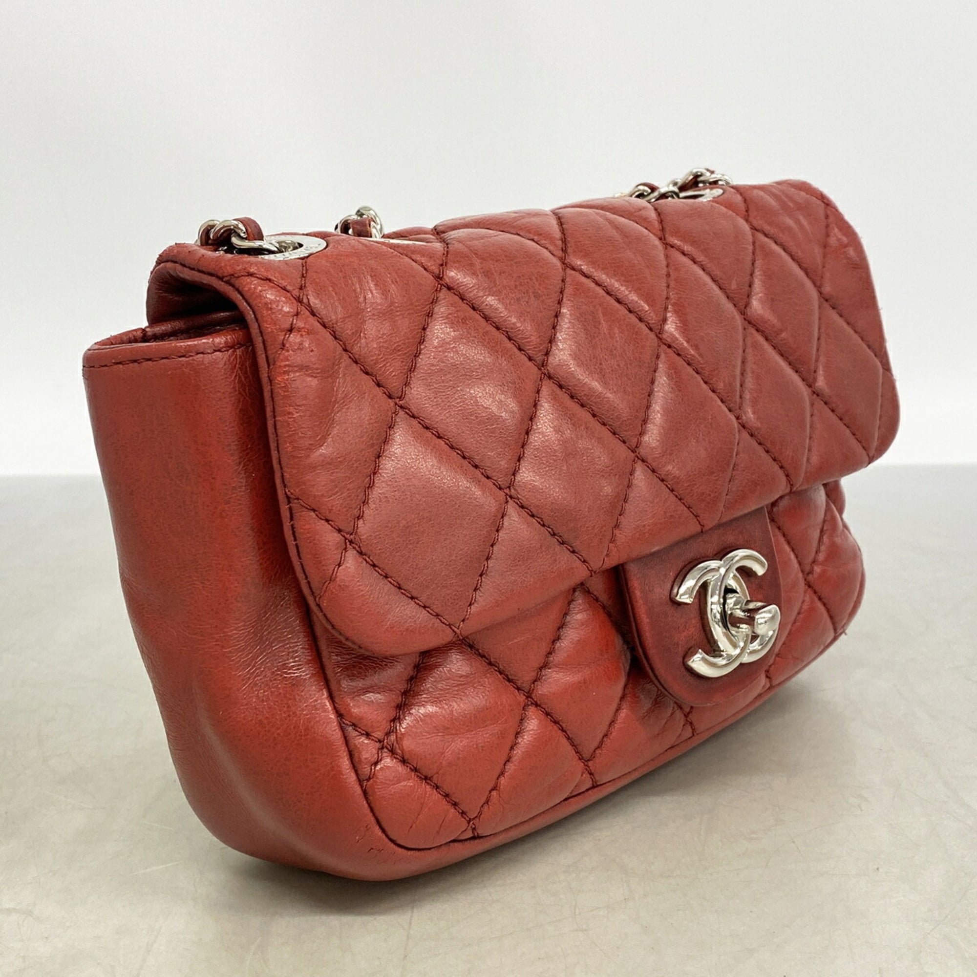 Chanel Red Color Leather Shoulder Bag (Pre-Owned)