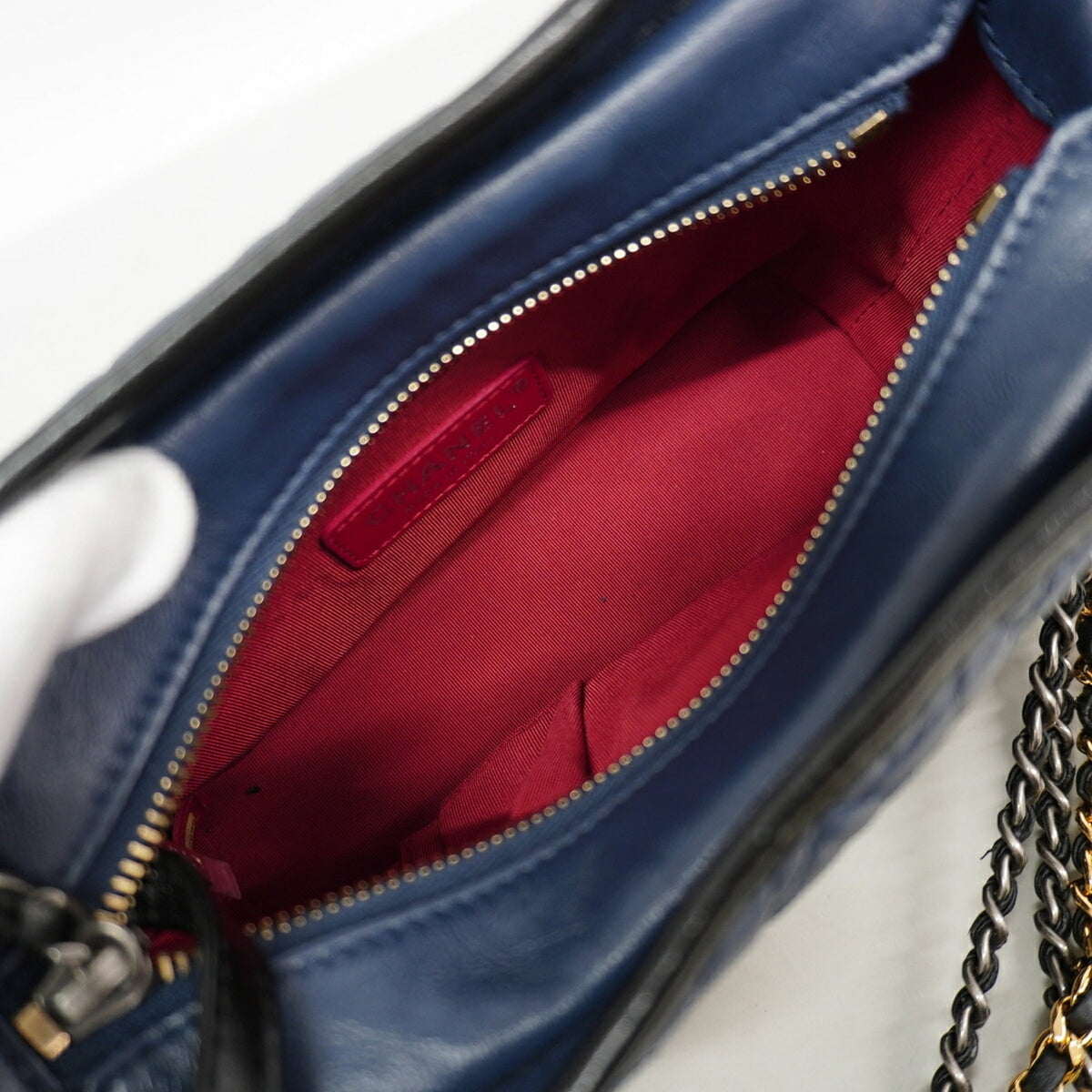 Chanel Black Navy Leather Shoulder Bag (Pre-Owned)