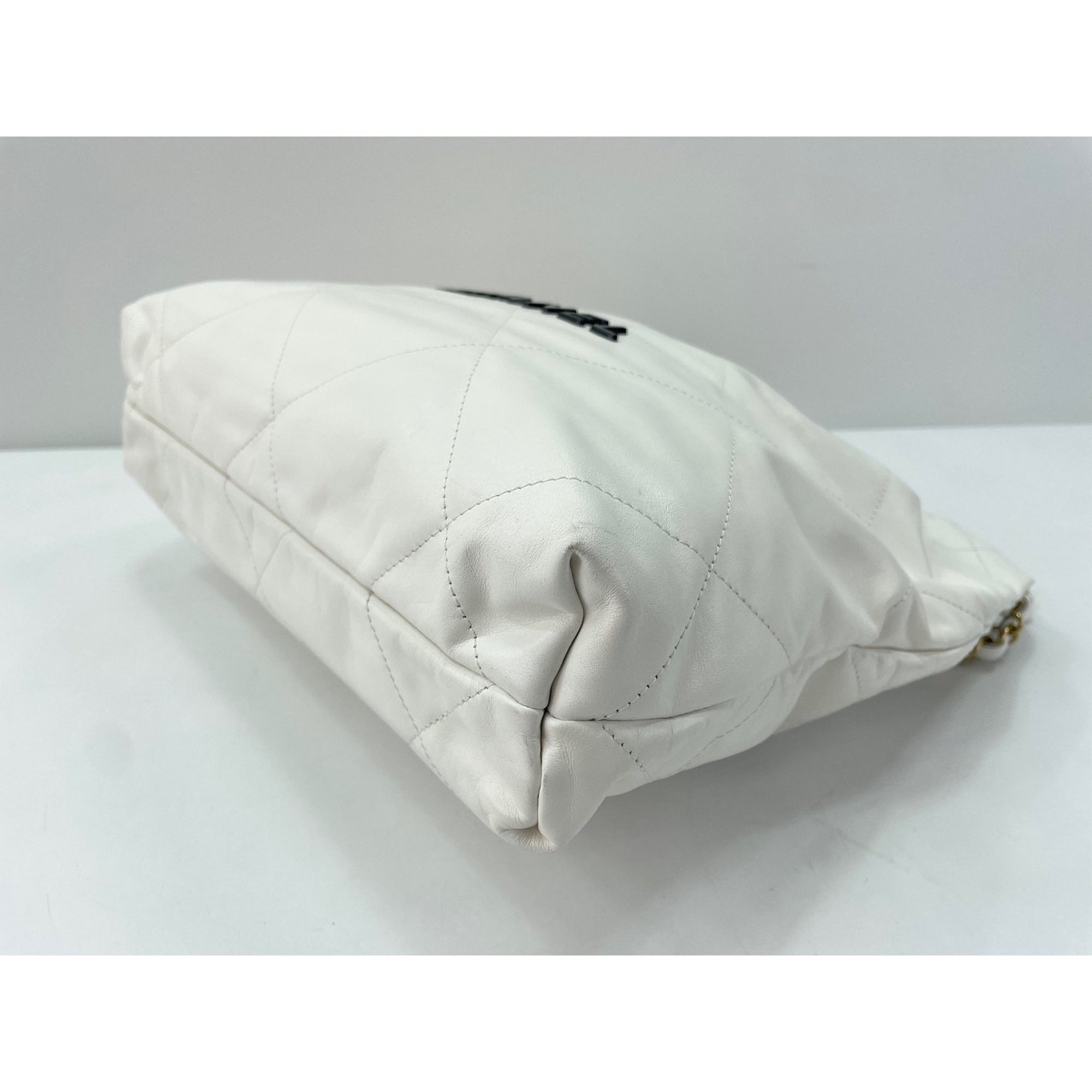 Chanel White Shoulder Bag (Pre-Owned)