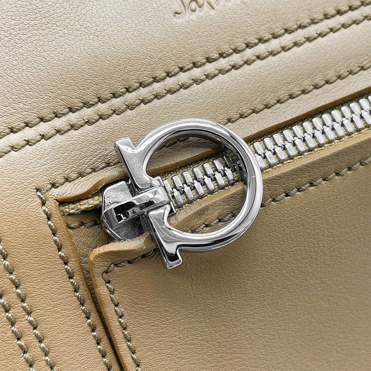 Salvatore Ferragamo Beige Silver Leather Handbag (Pre-Owned)