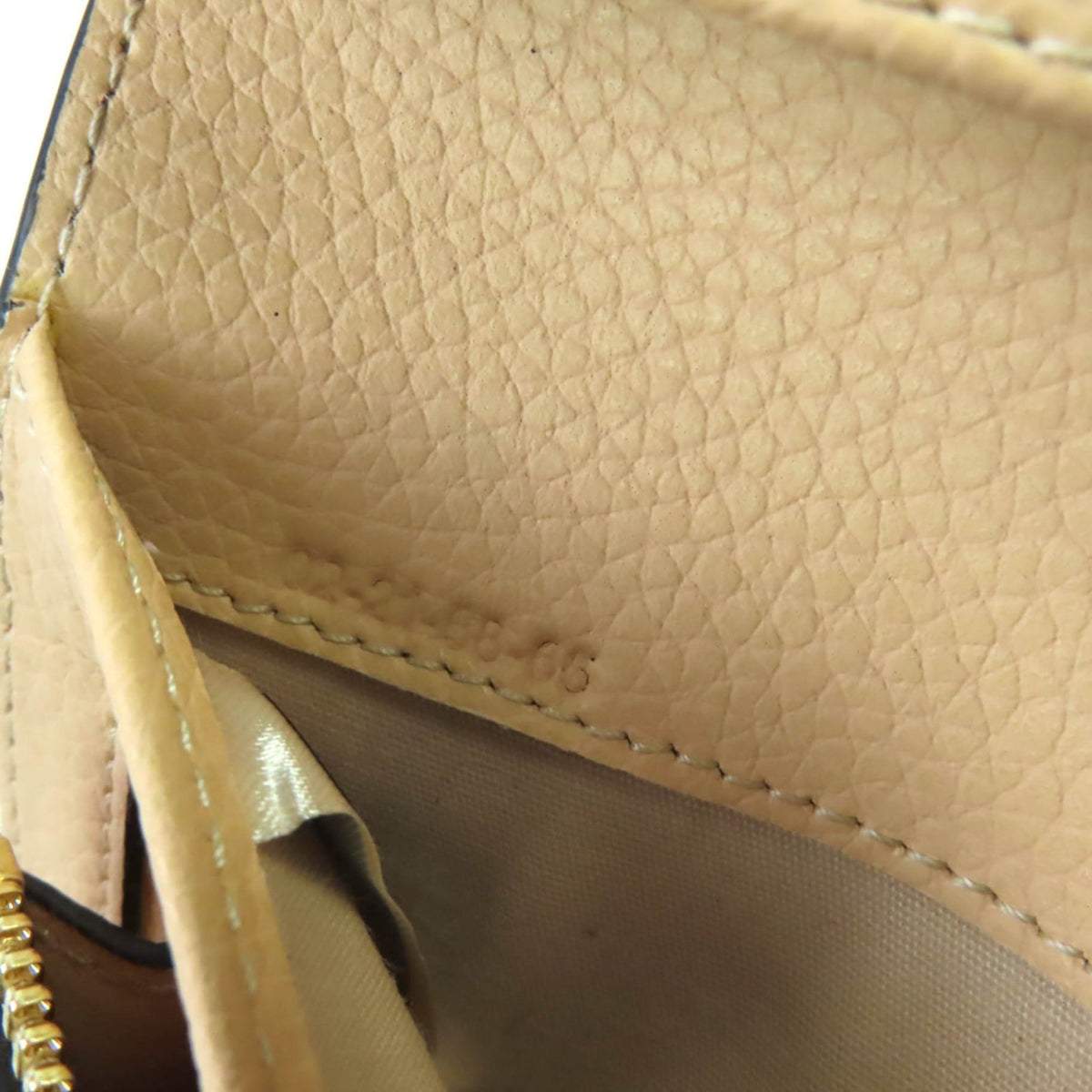 Chloé Beige Leather Long Wallet (Bi-Fold) (Pre-Owned)