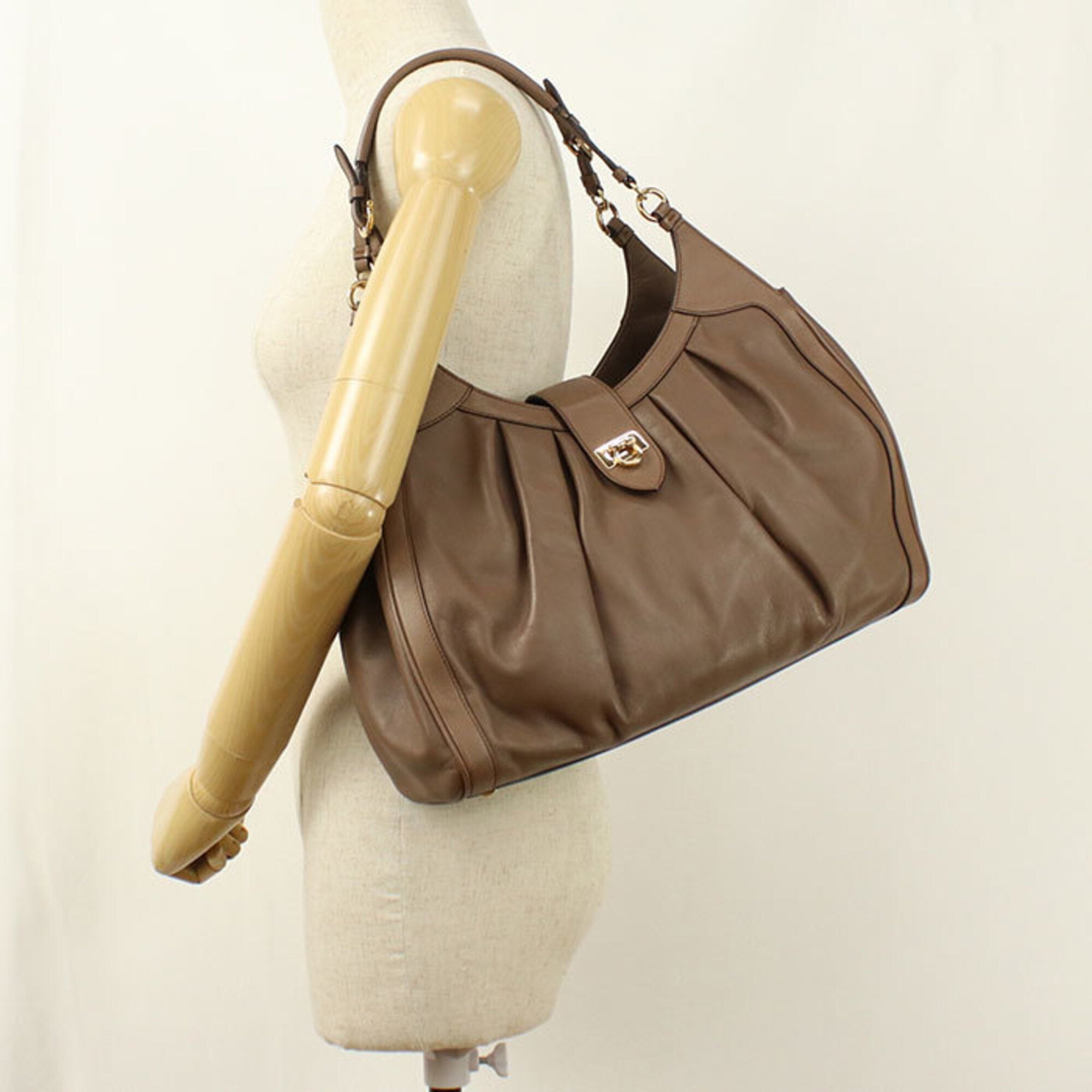 Salvatore Ferragamo Brown Leather Handbag (Pre-Owned)
