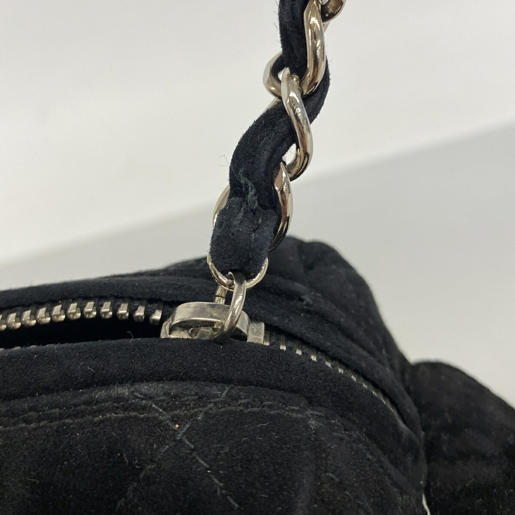 Chanel Black Suede Shoulder Bag (Pre-Owned)