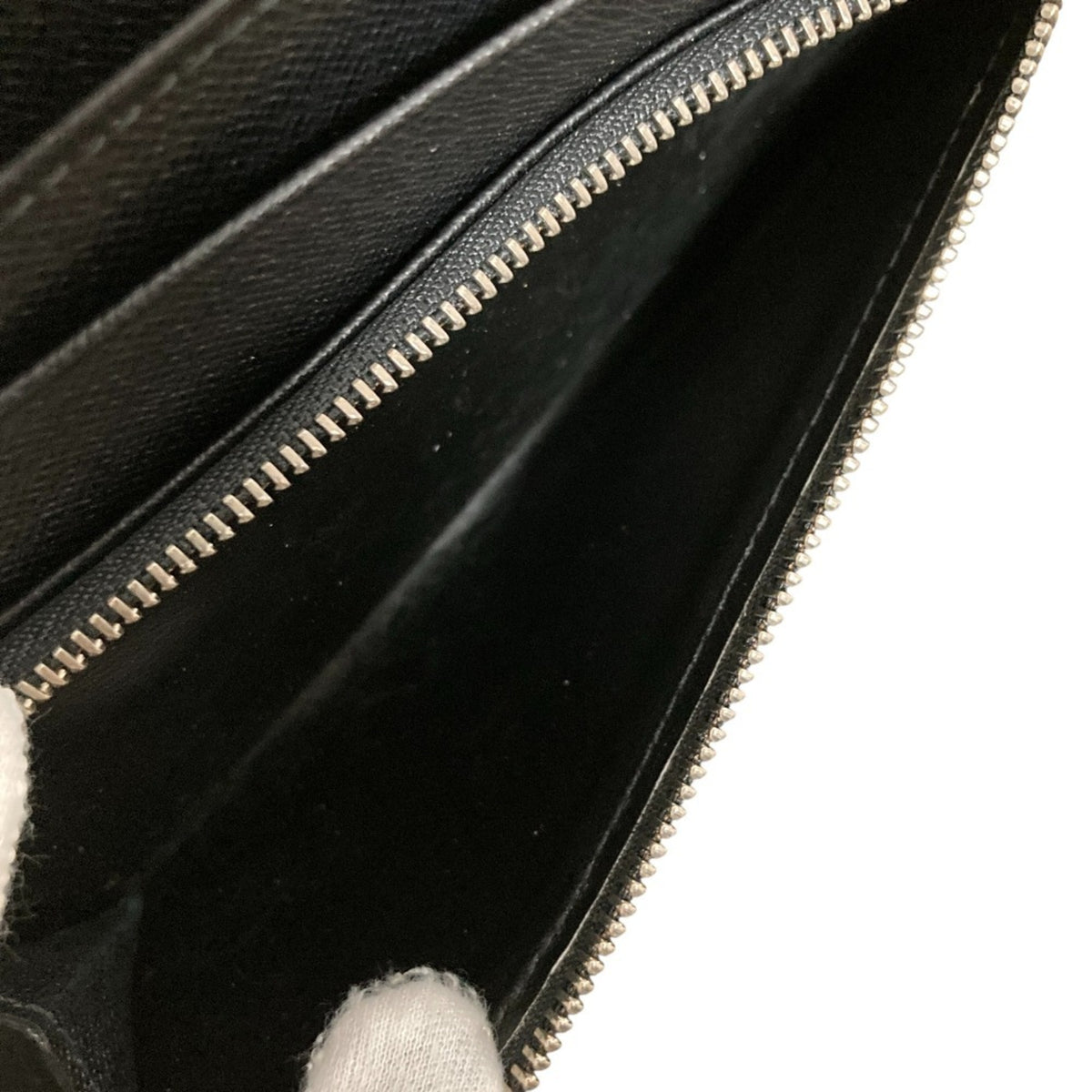 Louis Vuitton Ardoise Black Taiga Leather Long Wallet (Bi-Fold) (Pre-Owned)