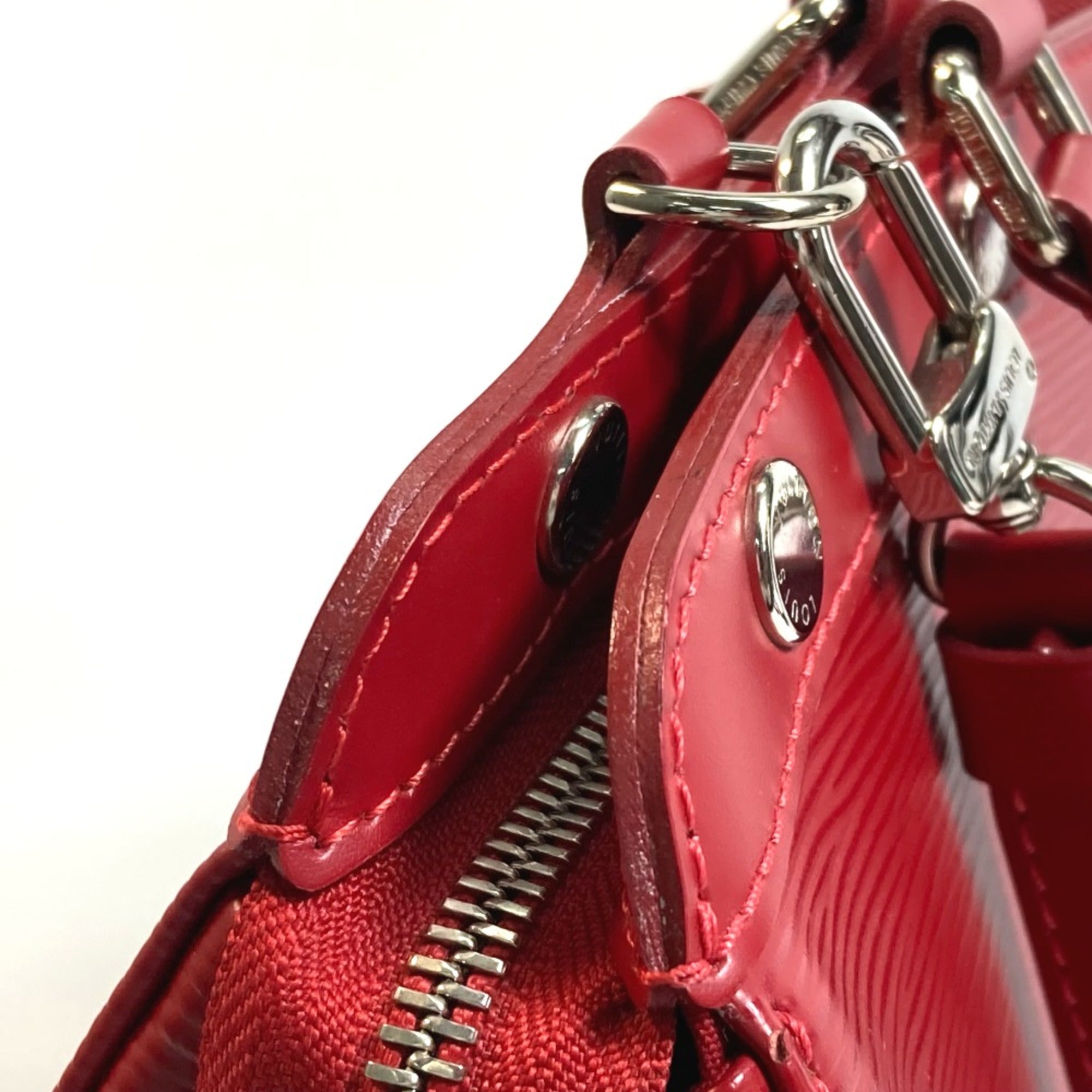 Louis Vuitton Red Leather Handbag (Pre-Owned)