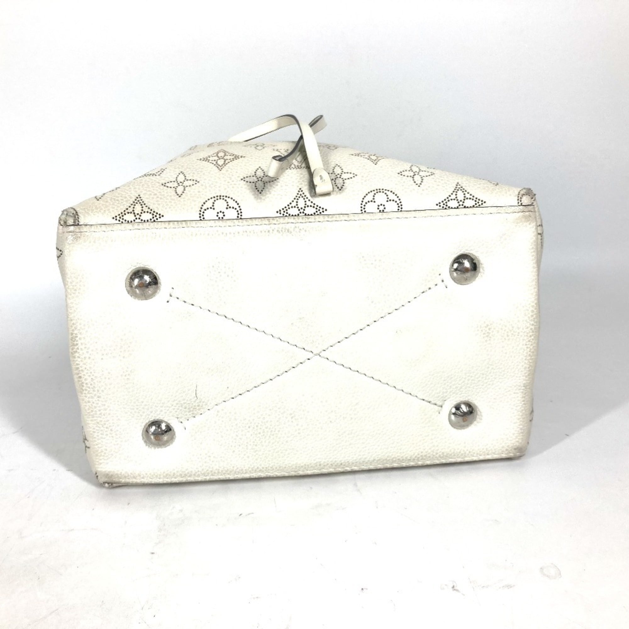 Louis Vuitton Blanc White Mahina Leather Handbag Shoulder Bag (Pre-Owned)