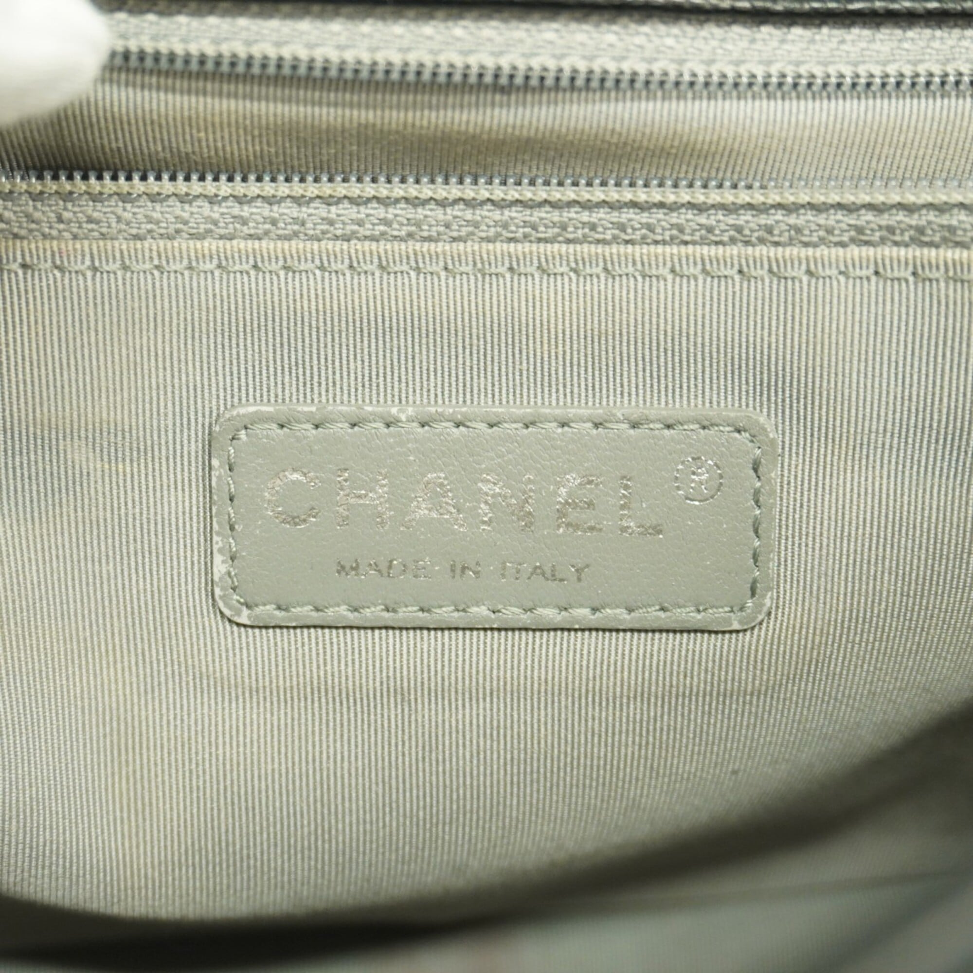 Chanel Black Grained Calfskin Shoulder Bag (Pre-Owned)