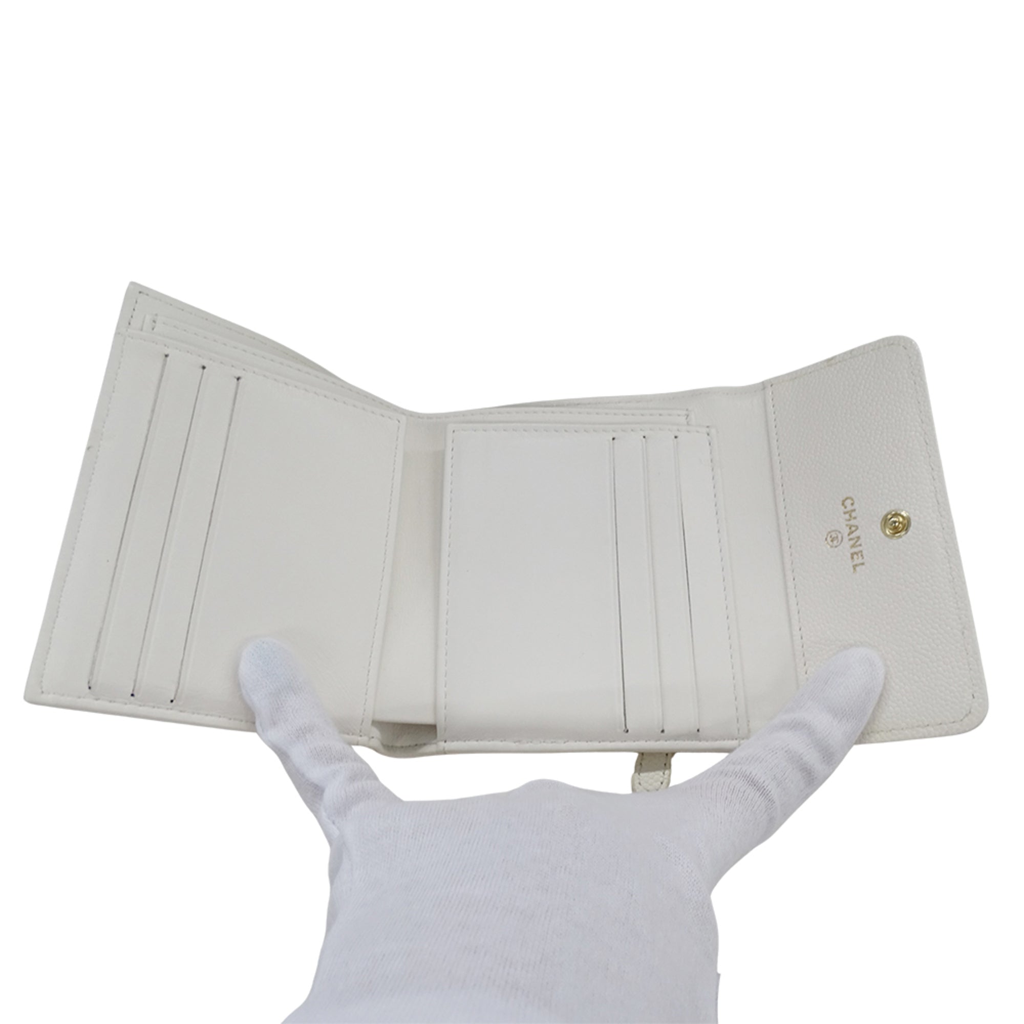 Chanel White Grained Calfskin Wallet (Tri-Fold) (Pre-Owned)