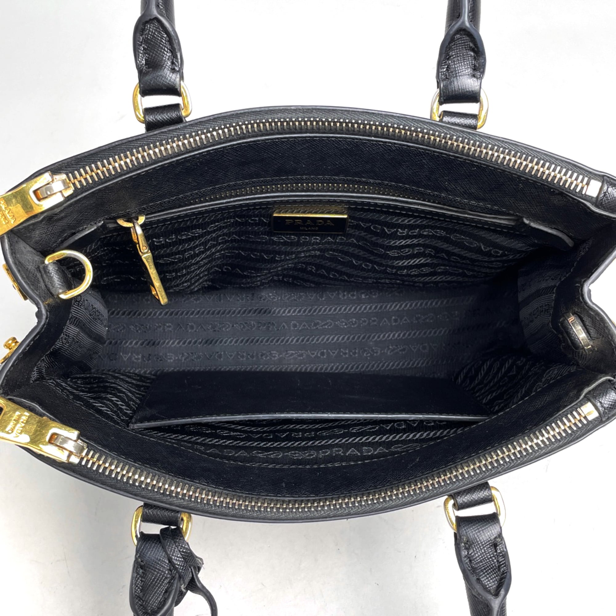 Prada Black Leather Handbag Shoulder Bag (Pre-Owned)