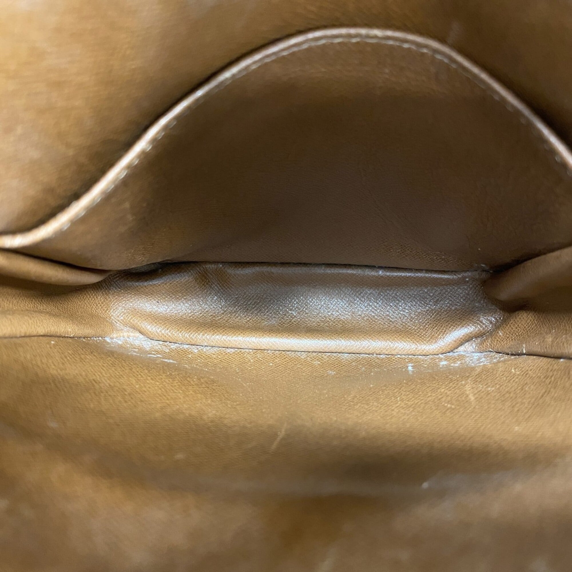 Louis Vuitton Brown Shoulder Bag (Pre-Owned)