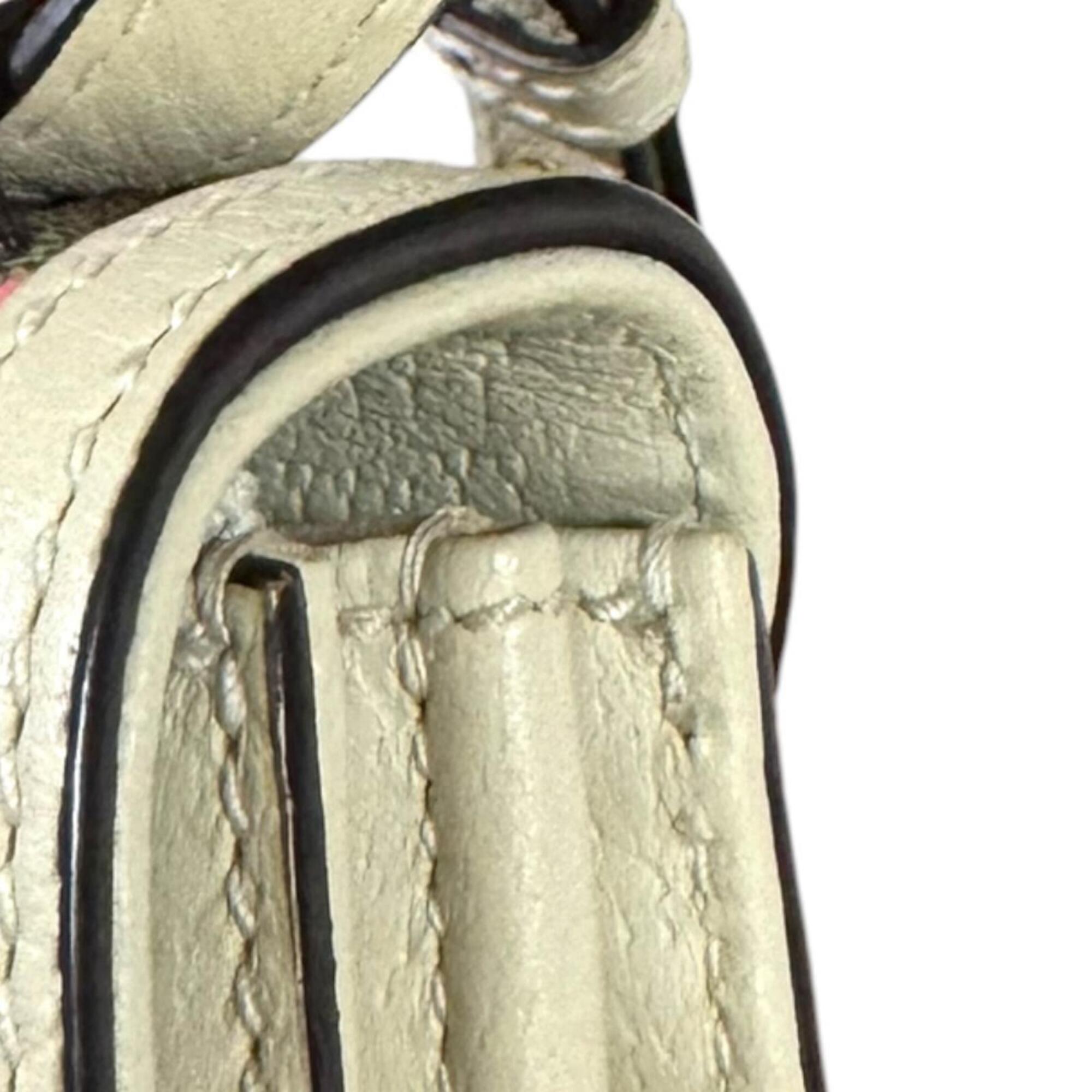 Gucci Beige White Gg Supreme Canvas Shoulder Bag (Pre-Owned)