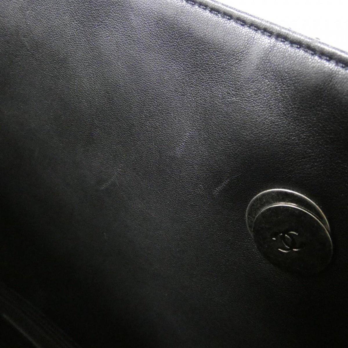 Chanel Black Leather Handbag (Pre-Owned)