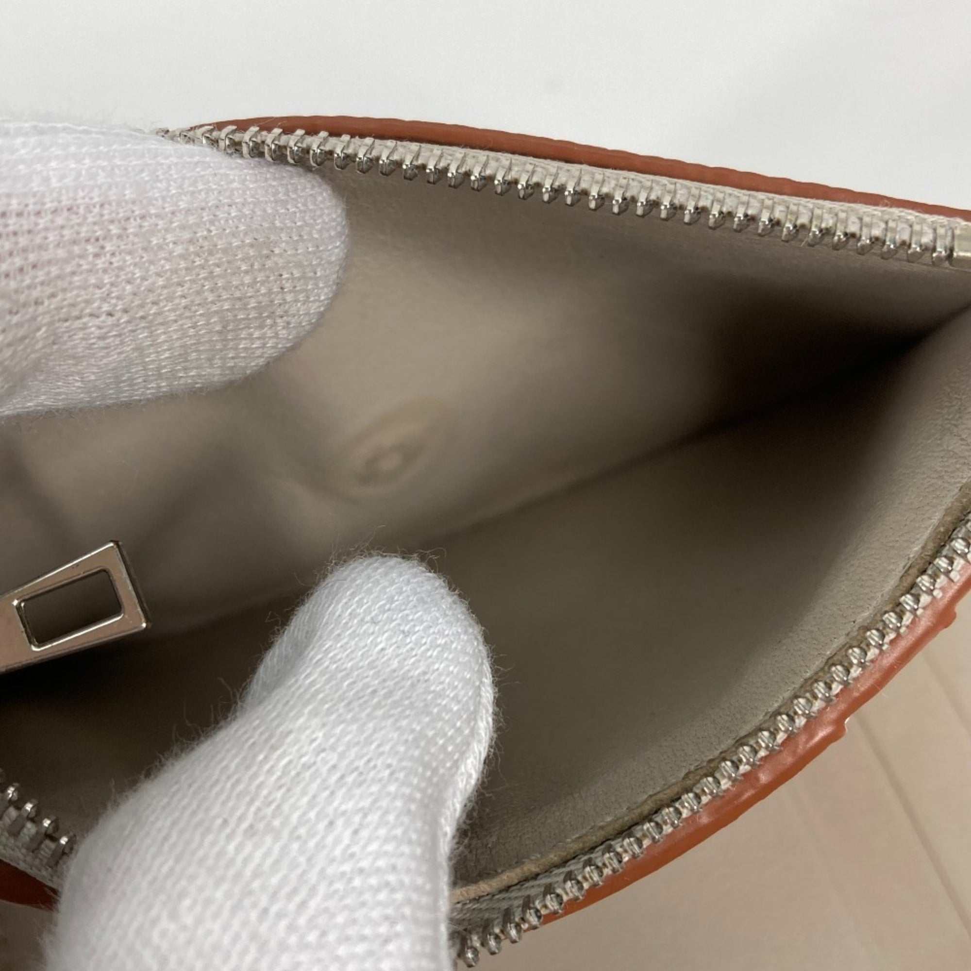Loewe Beige Leather Coin Purse/Coin Case (Pre-Owned)