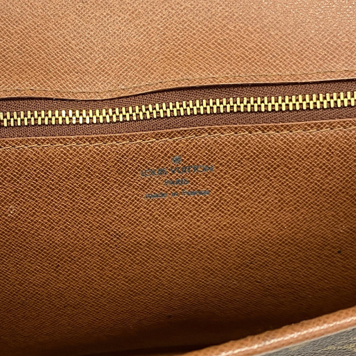 Louis Vuitton Brown Shoulder Bag (Pre-Owned)