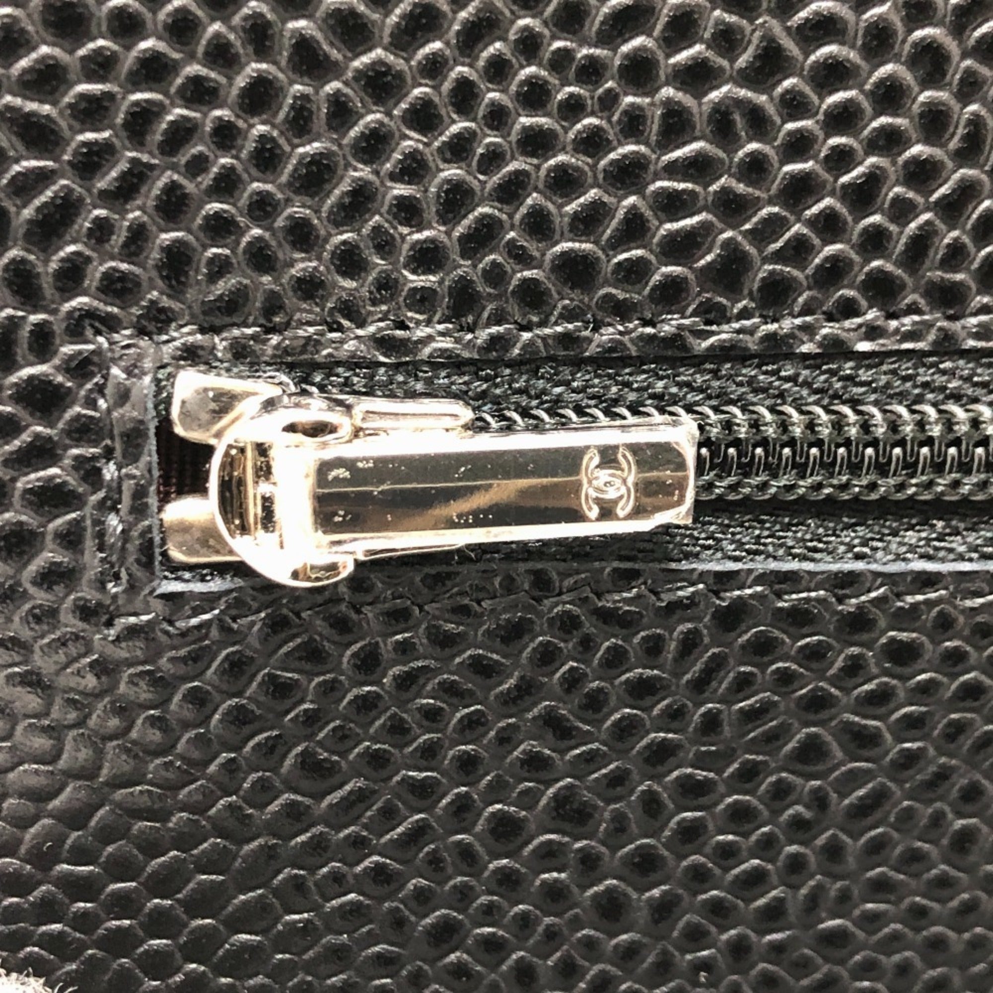 Chanel Black Caviar Leather Shoulder Bag (Pre-Owned)